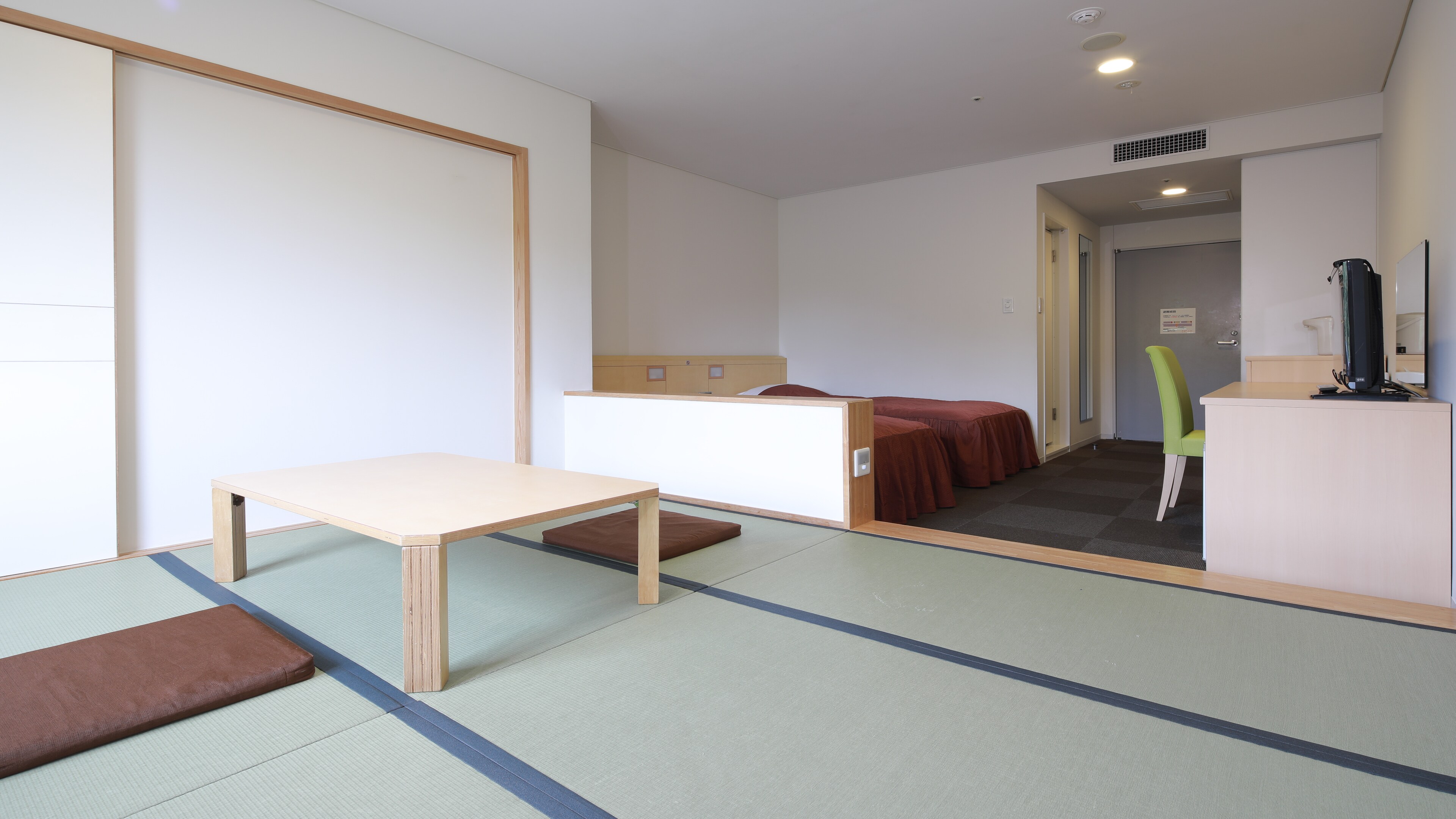 Deluxe Twin Japanese-Western Room (31 square meters)
