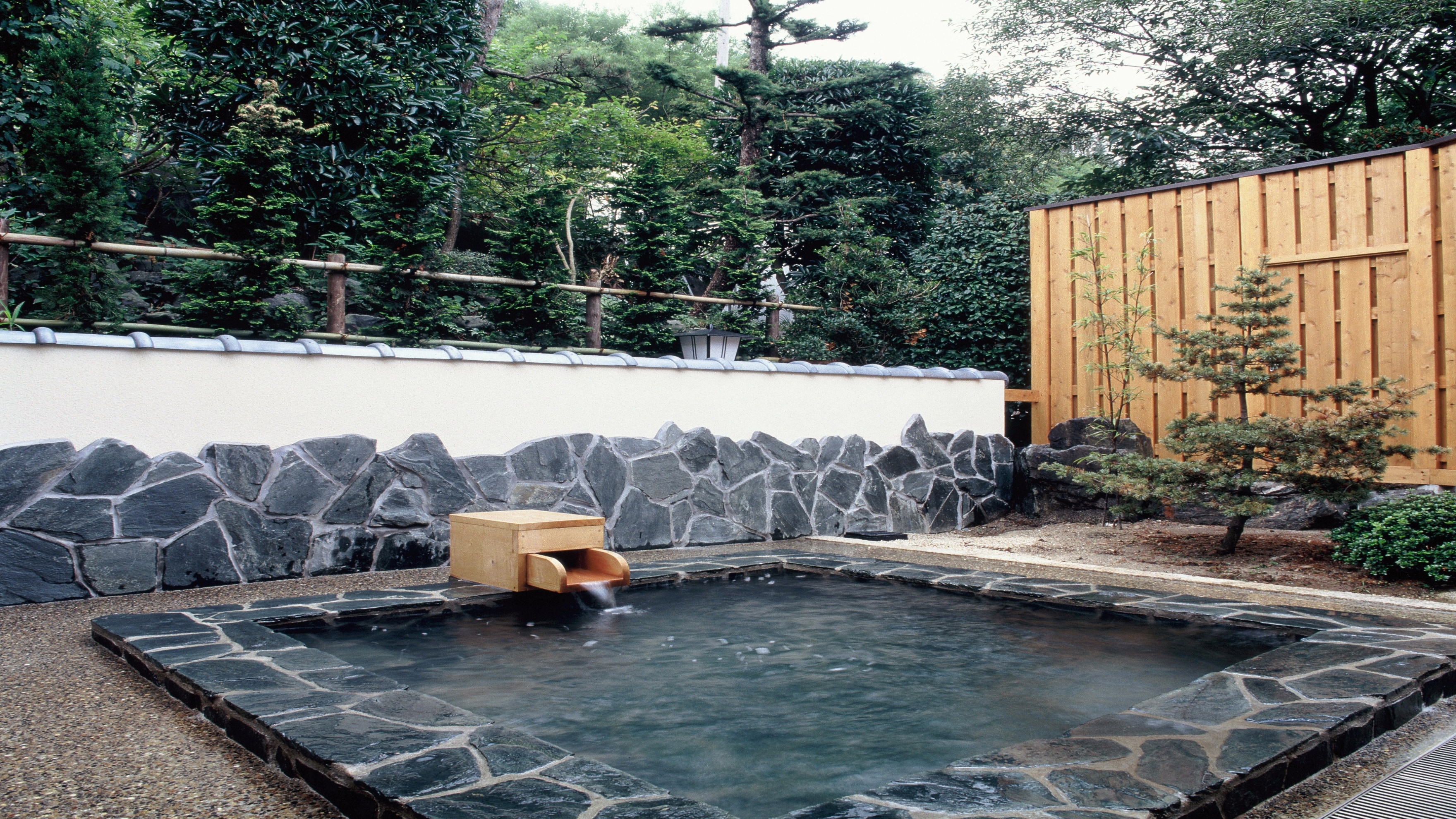 Women's open-air bath