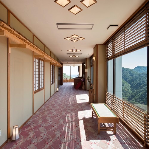 Hana Kaido (lobby) offers a spectacular view. You can watch the breathtaking sunset over the Ise Plain.