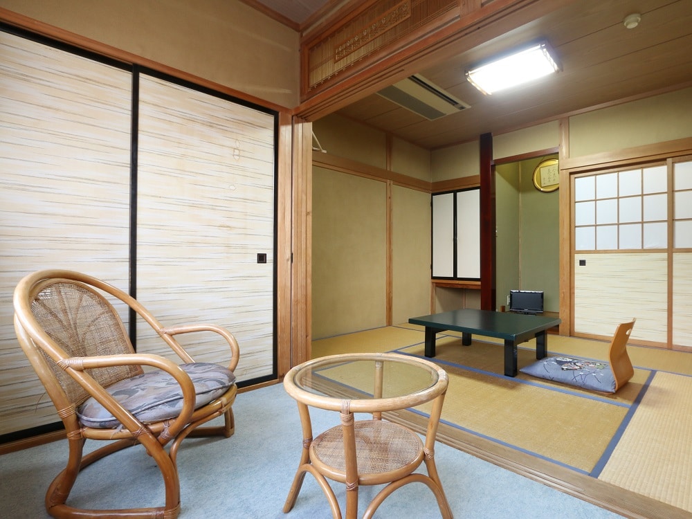 Japanese-style room (6 tatami mats)