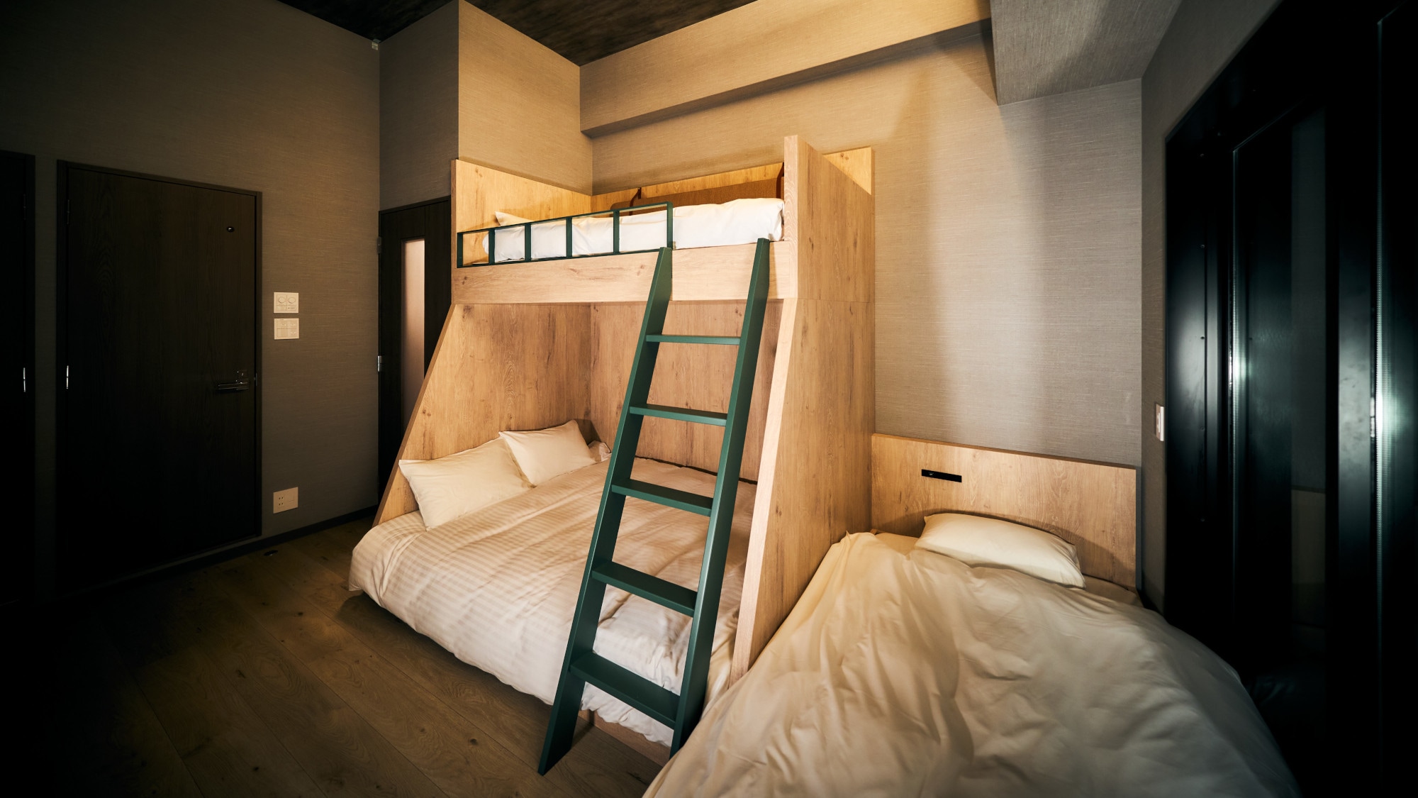 Bunk bed triple / up to 4 people