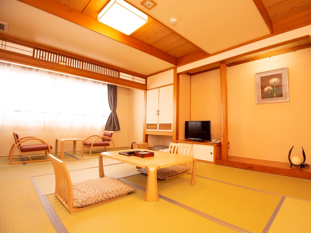 Japanese-style room 12.5 tatami mats