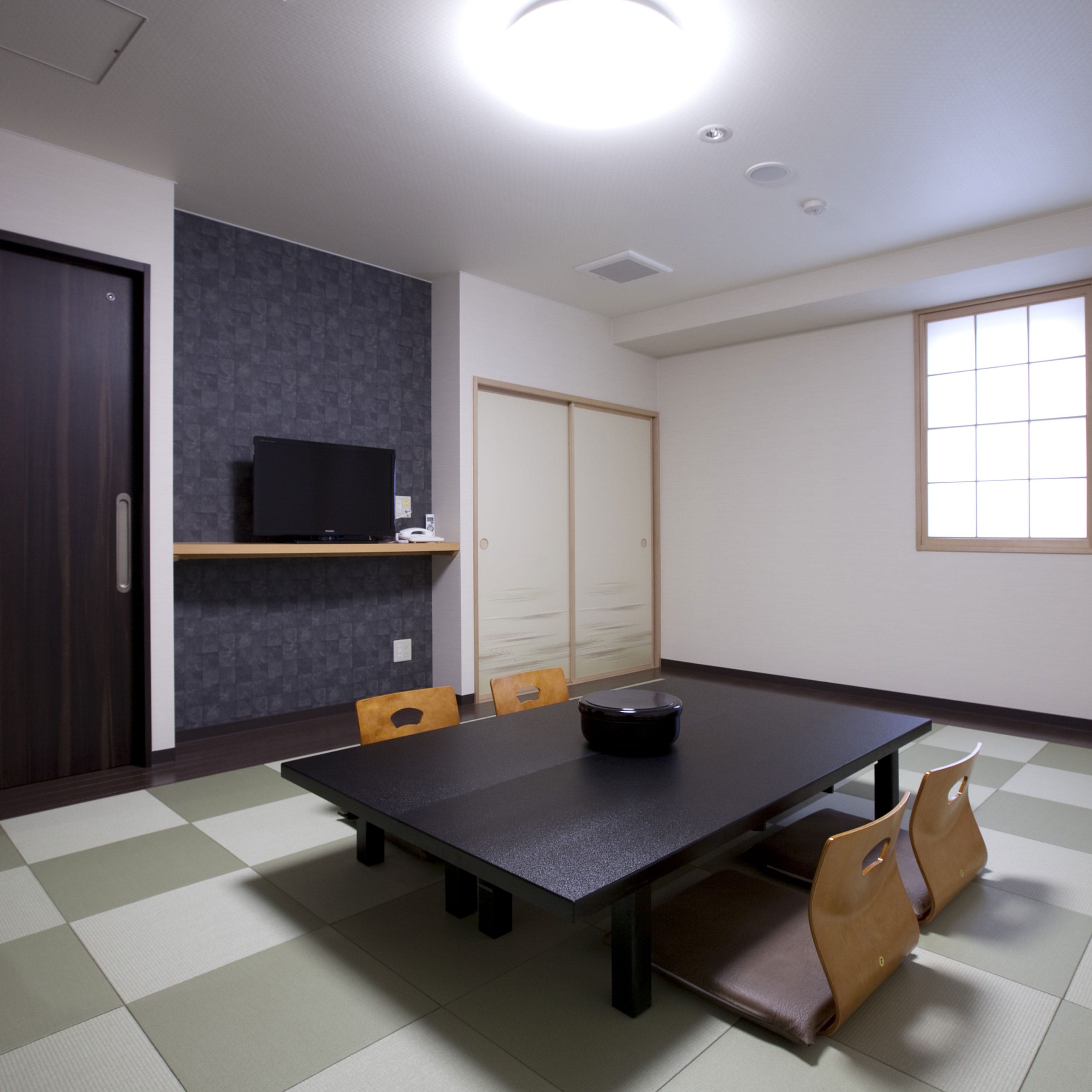 Japanese-style room with a calm atmosphere