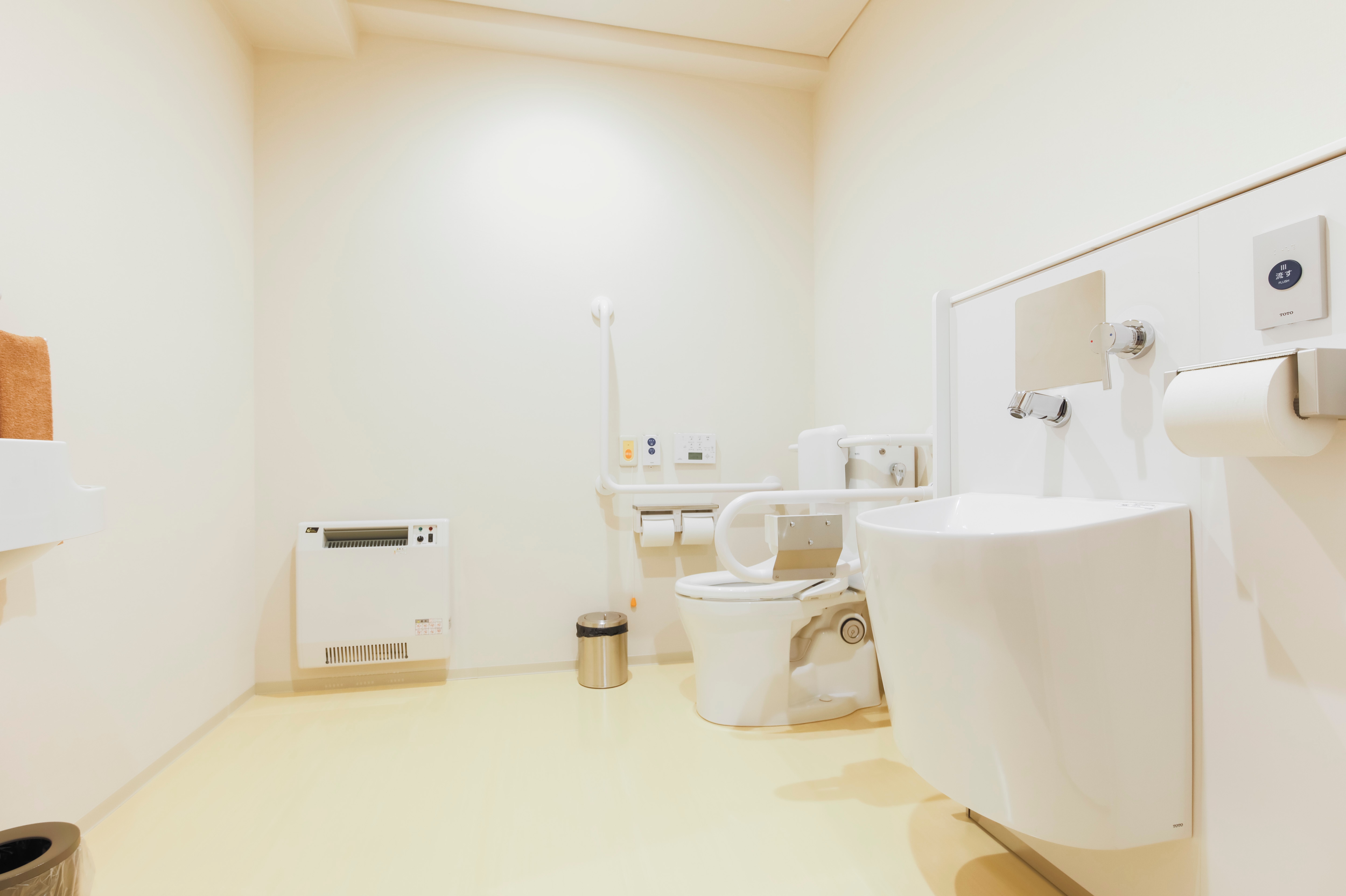 Western-style twin room, barrier-free (toilet)