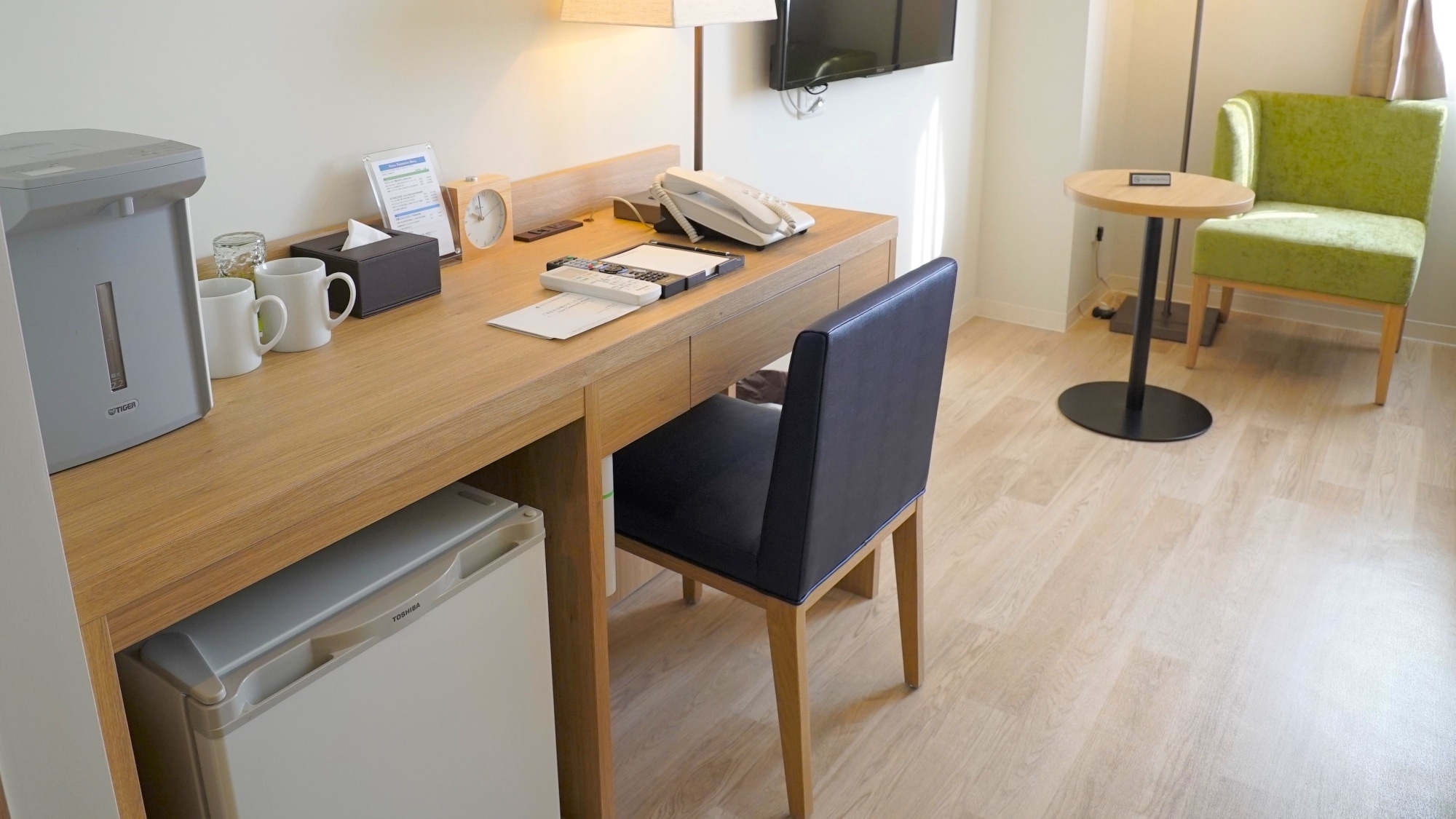 [Room facilities] All rooms are equipped with a spacious desk where you can get some work done.
