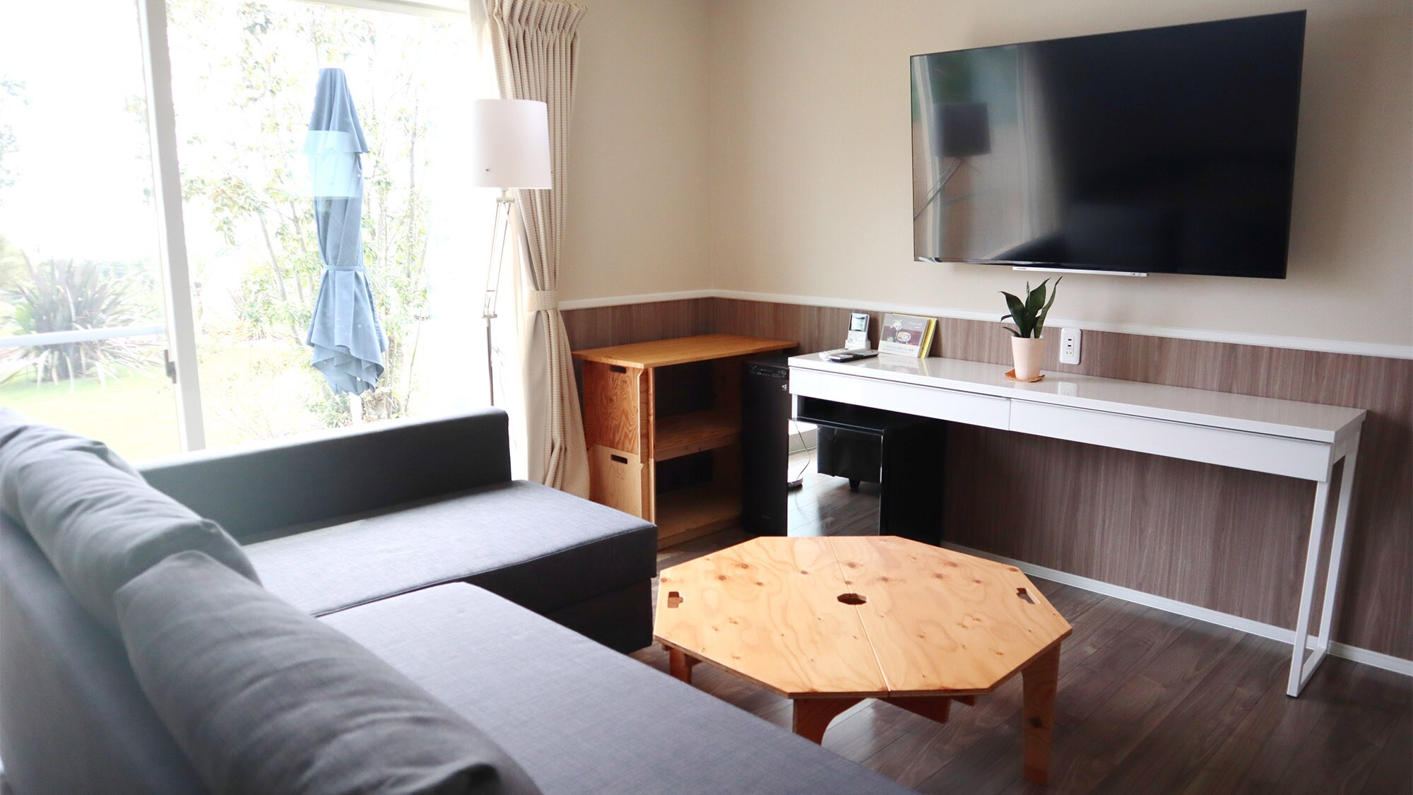 ・[Cottage] You can watch a large screen wall-mounted TV
