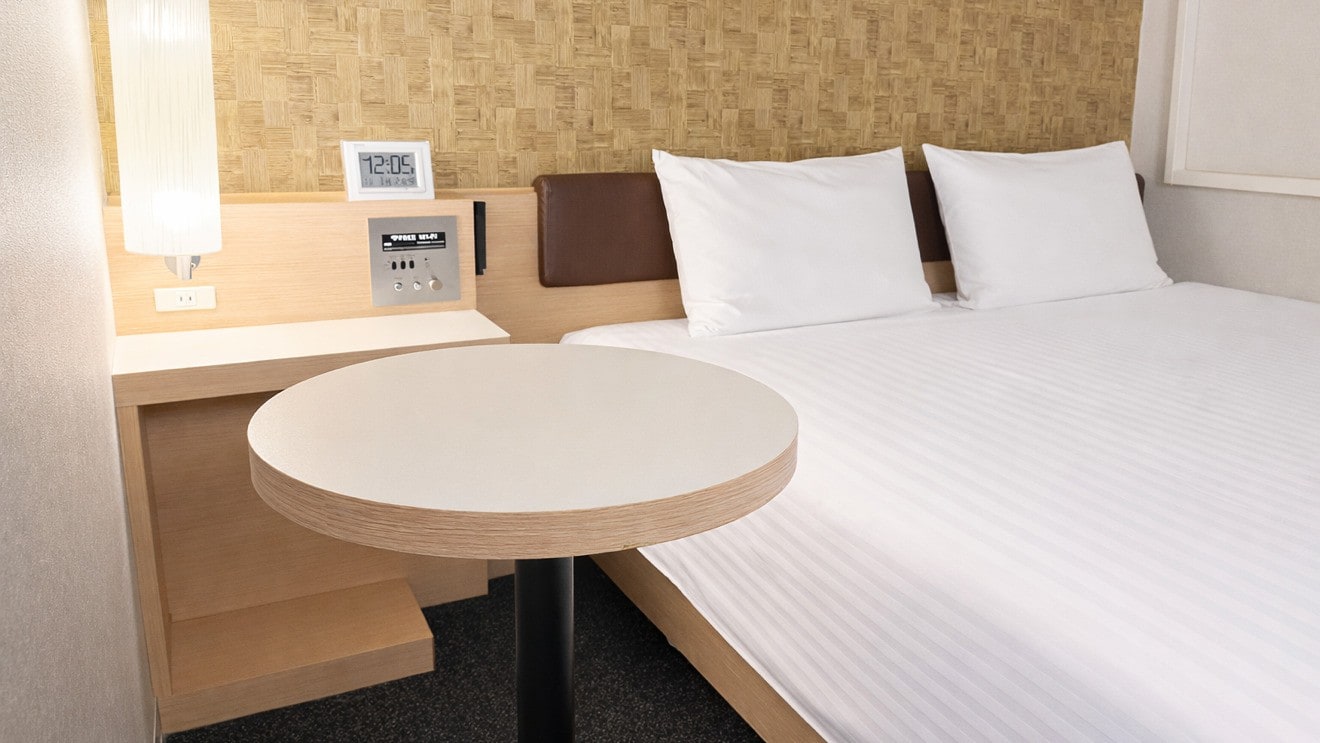 Deluxe room (queen size bed, bed width 160cm)