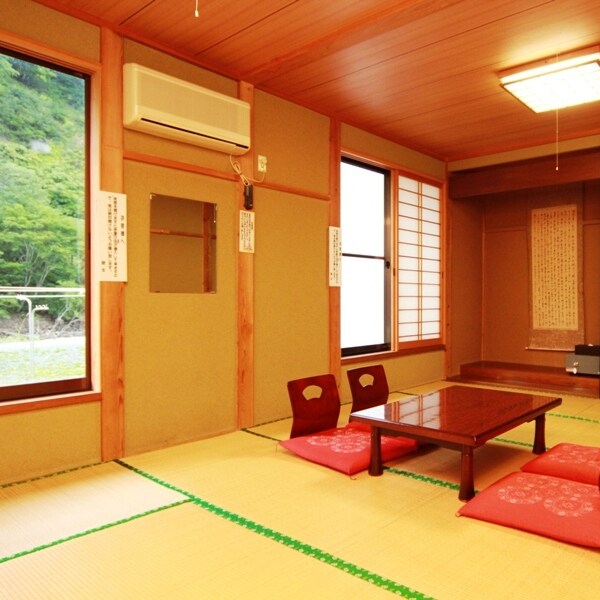 ☆ 12 tatami room Renewal to a room with a toilet and washbasin (The photo is before the renewal)