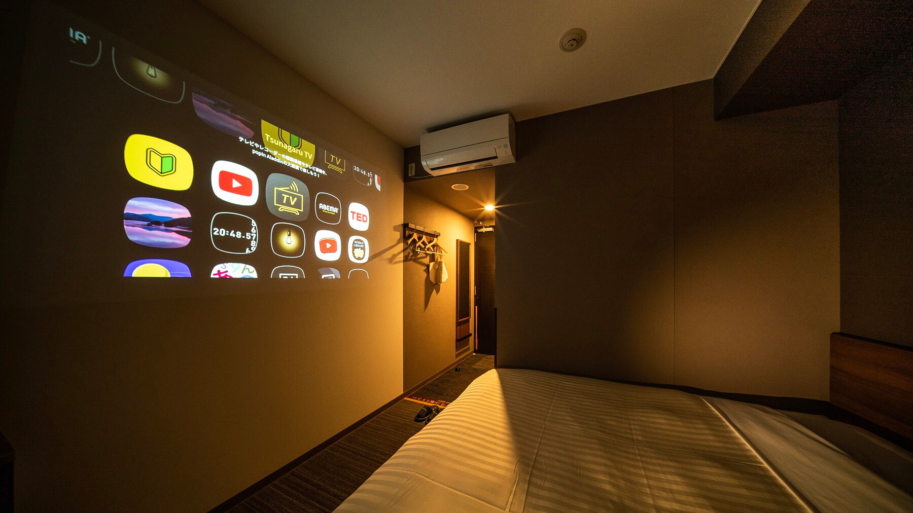 Enjoy watching videos on a large screen! Theater room with LCD projector