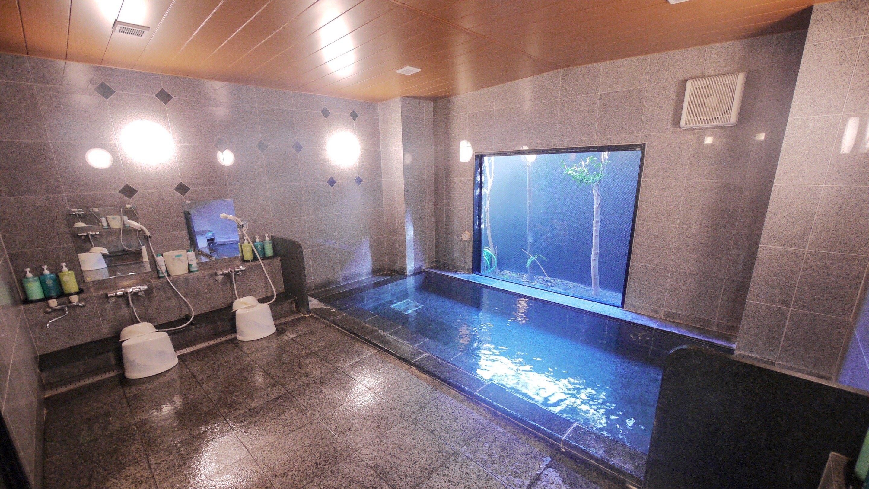 Men's large bath