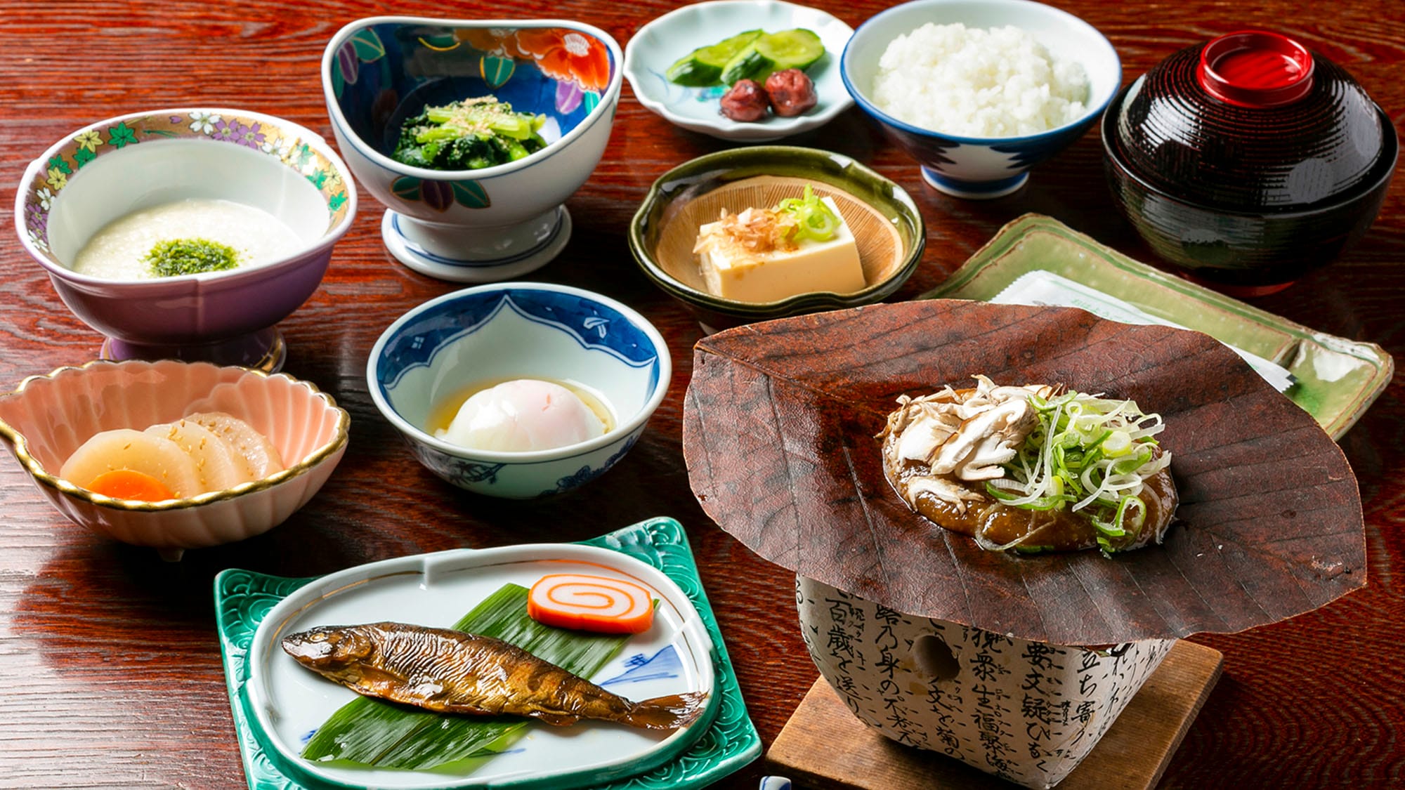 ・ [Breakfast example] A nutritious Japanese breakfast with Hoba miso is available.