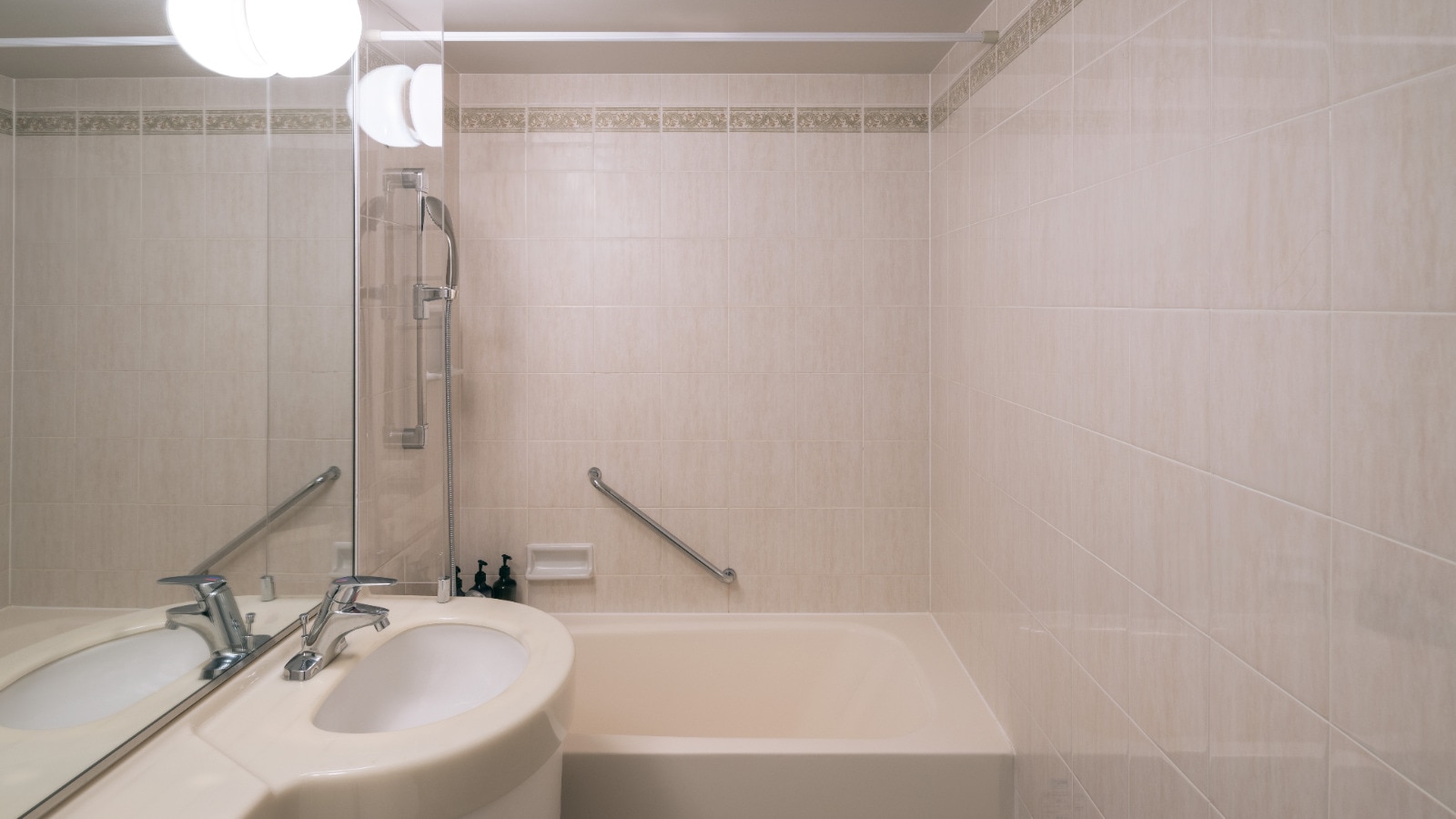 [Bathroom] Clean and spacious - perfect for relaxing after a business trip or sightseeing