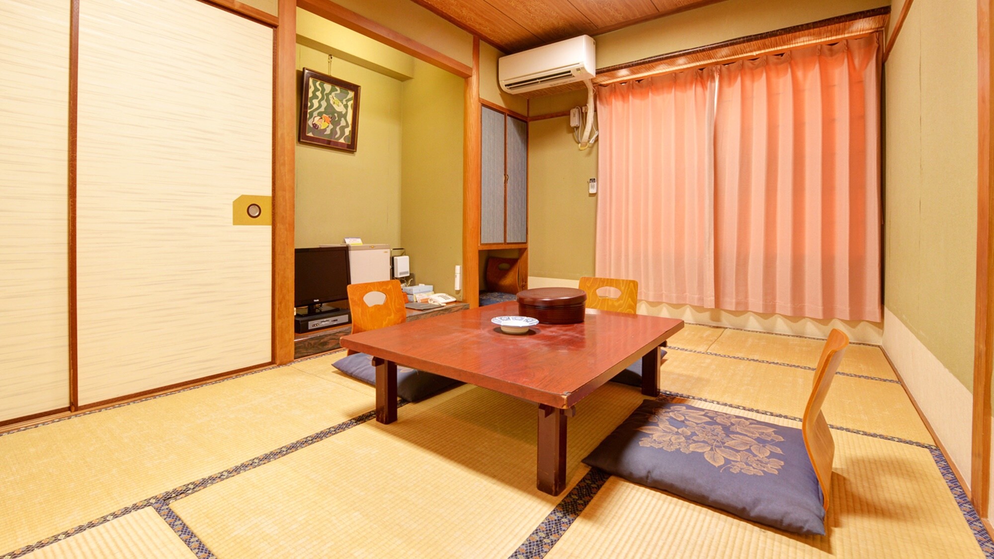 *An example of a Japanese-style room with 7.5 tatami mats/Perfect for solo travelers or business travelers. Relax in a room with the faint scent of tatami mats.