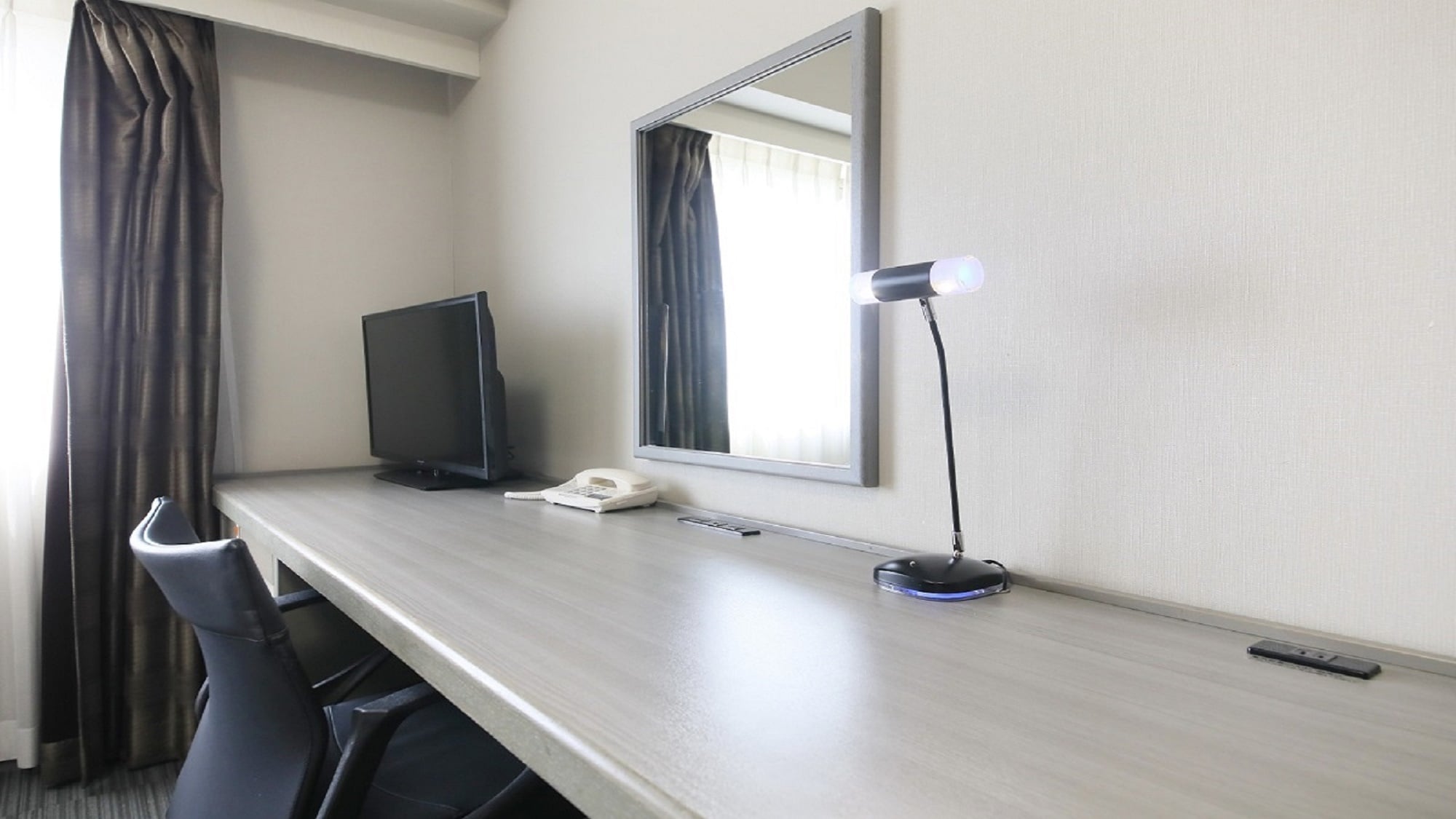 [Superior Room] Desk