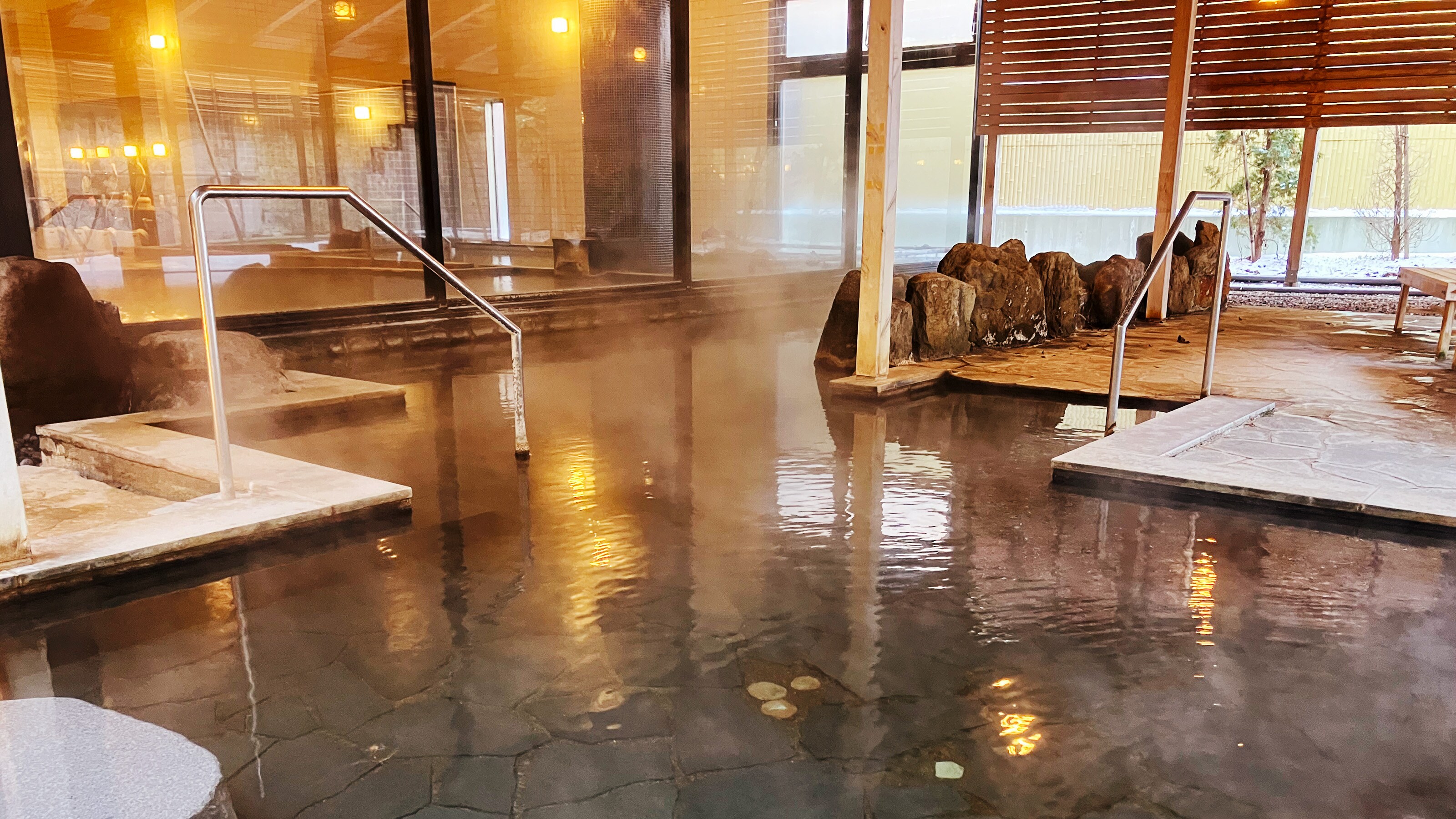 Large communal bath, open-air bath