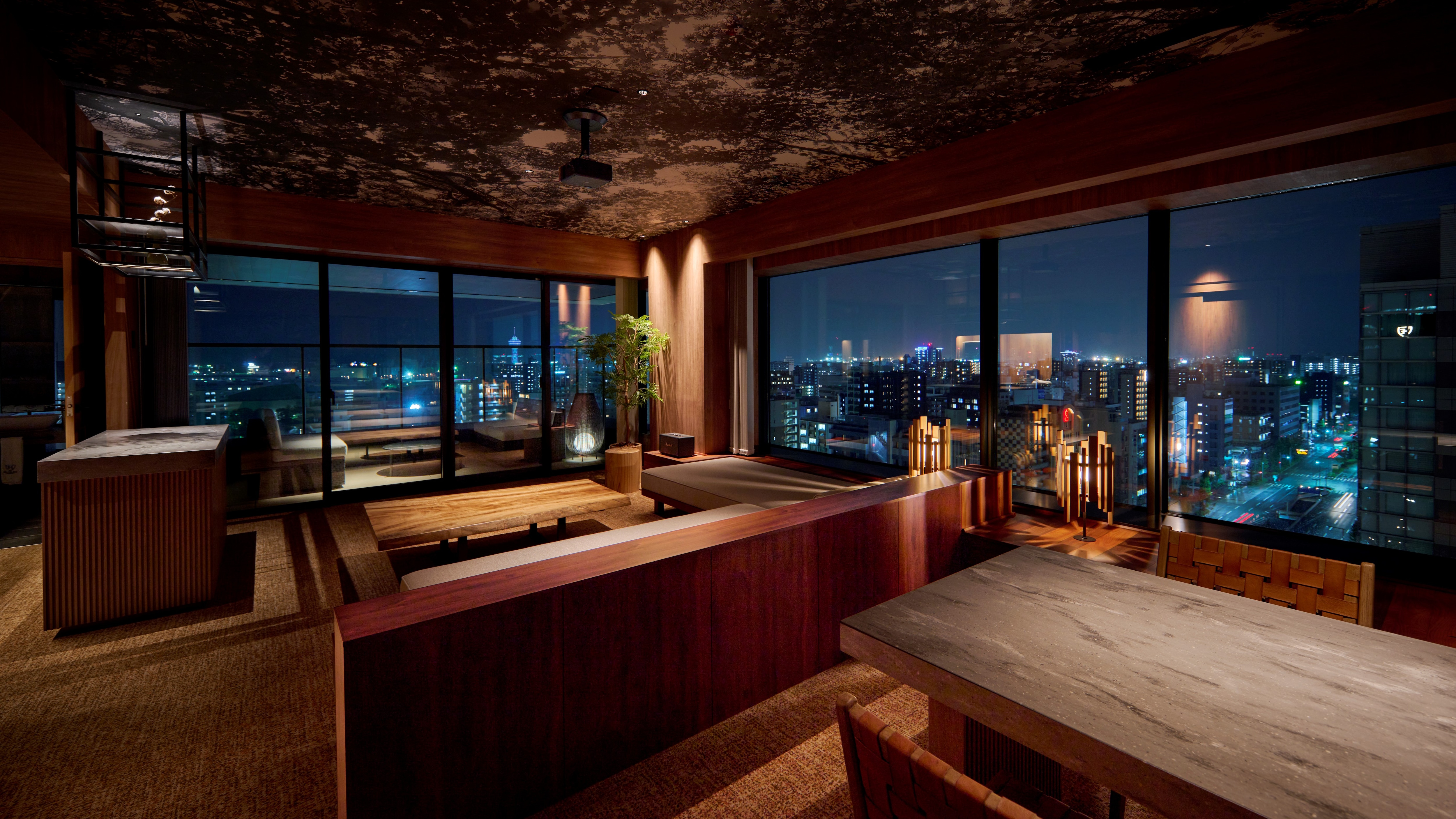 Balcony Suite King
