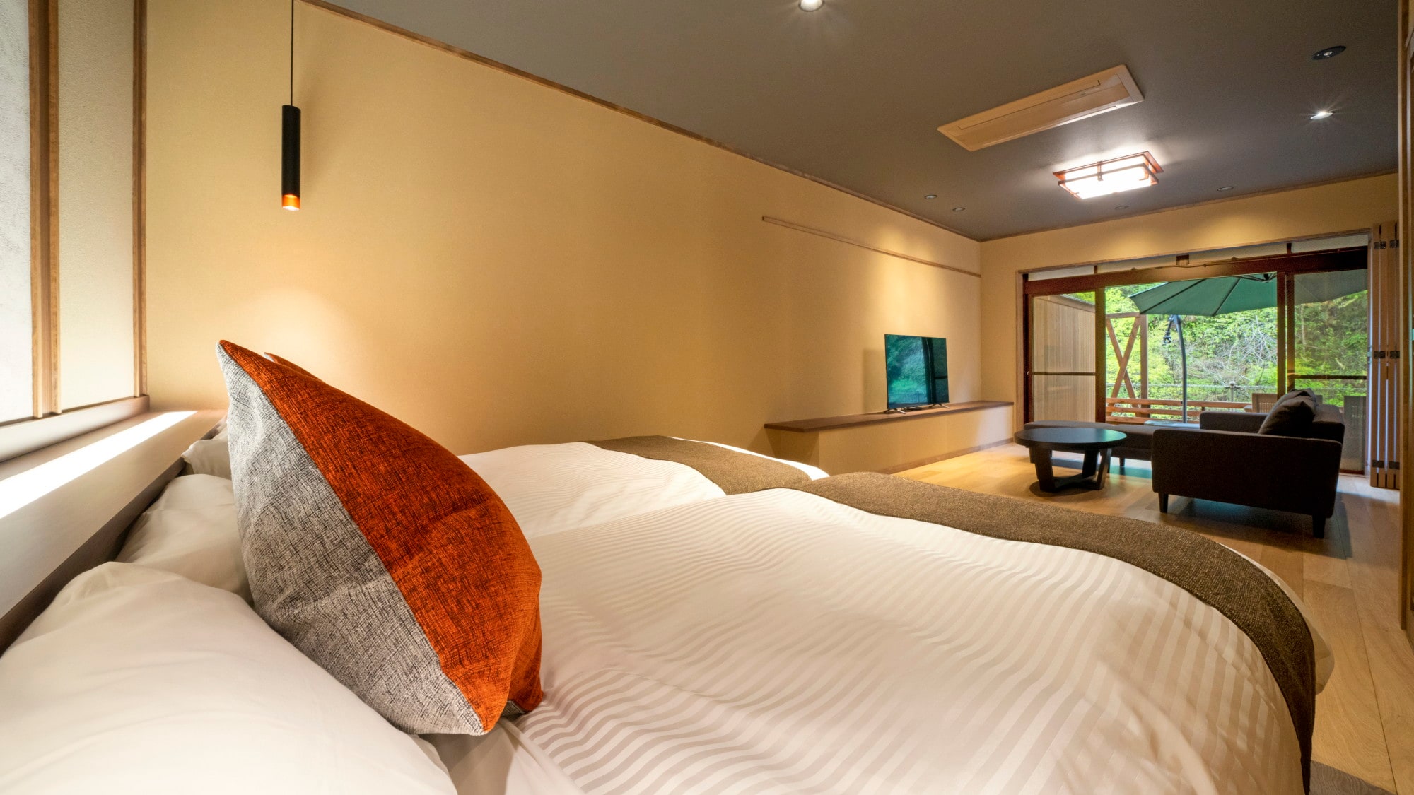 Guest room with semi-open-air bath "Yamahiko"