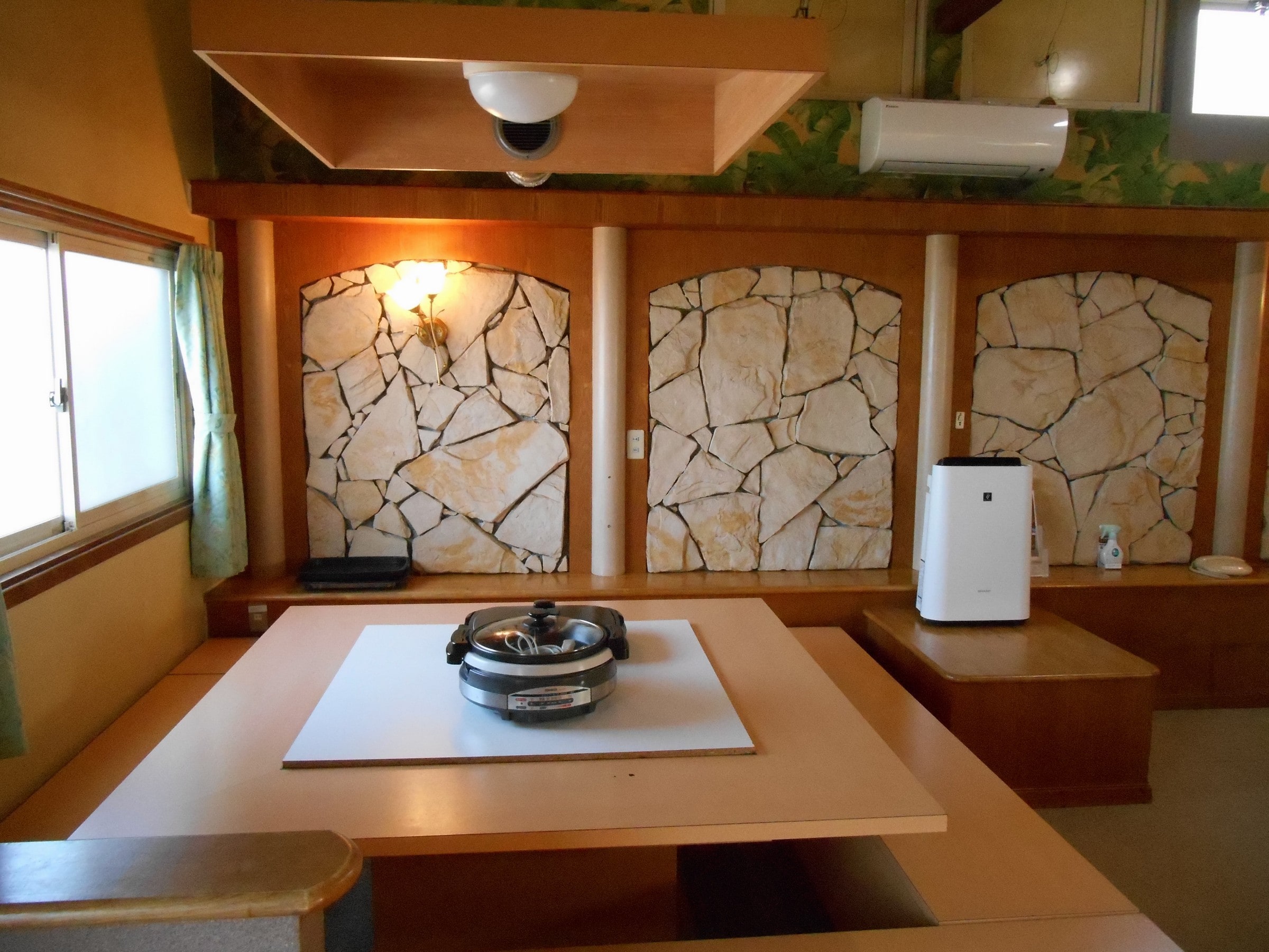 [Horisenbon] Hearth-style table