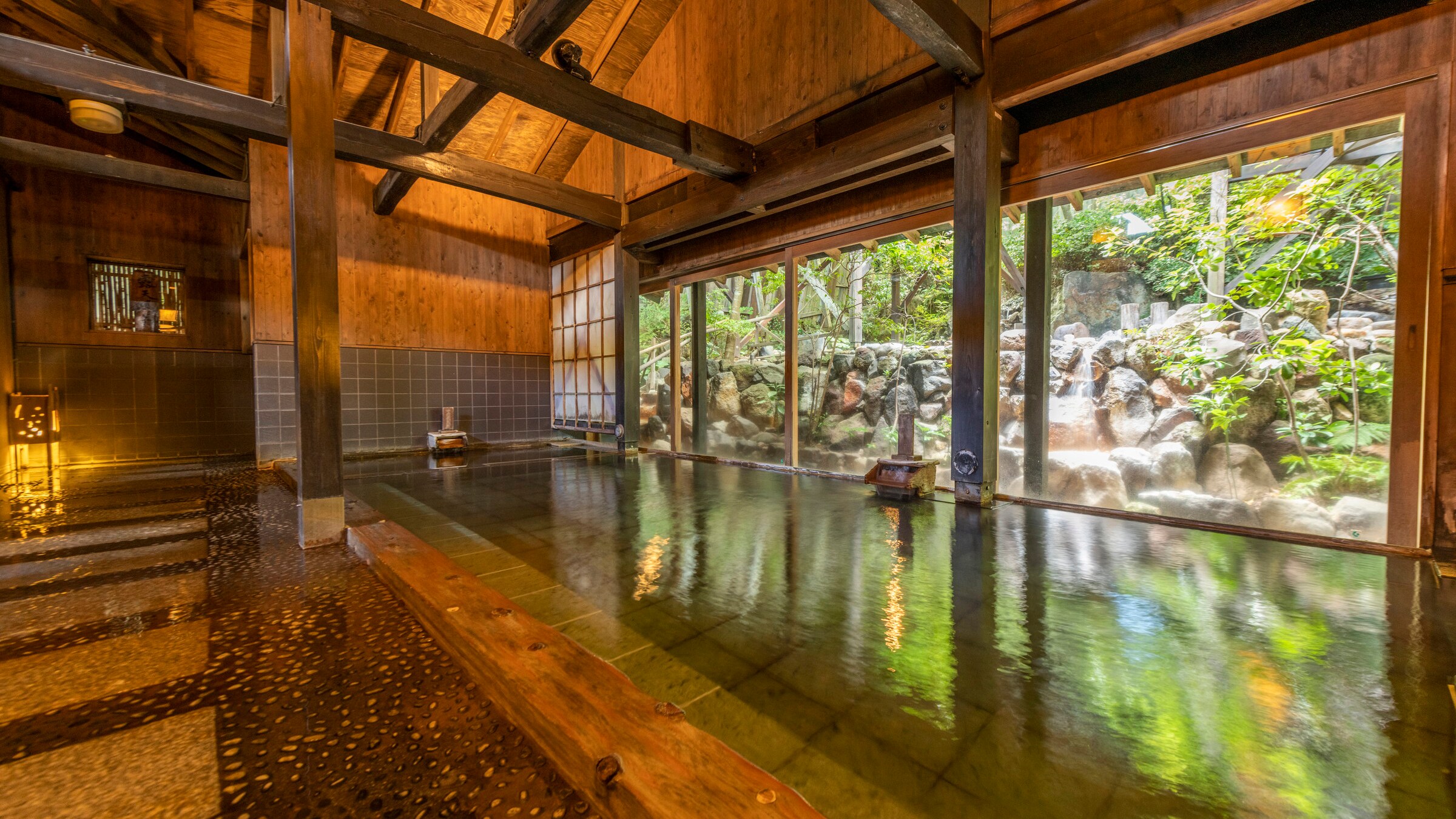 [Large communal bath: indoor bath] Immerse yourself in a large bathtub and refresh yourself ♪