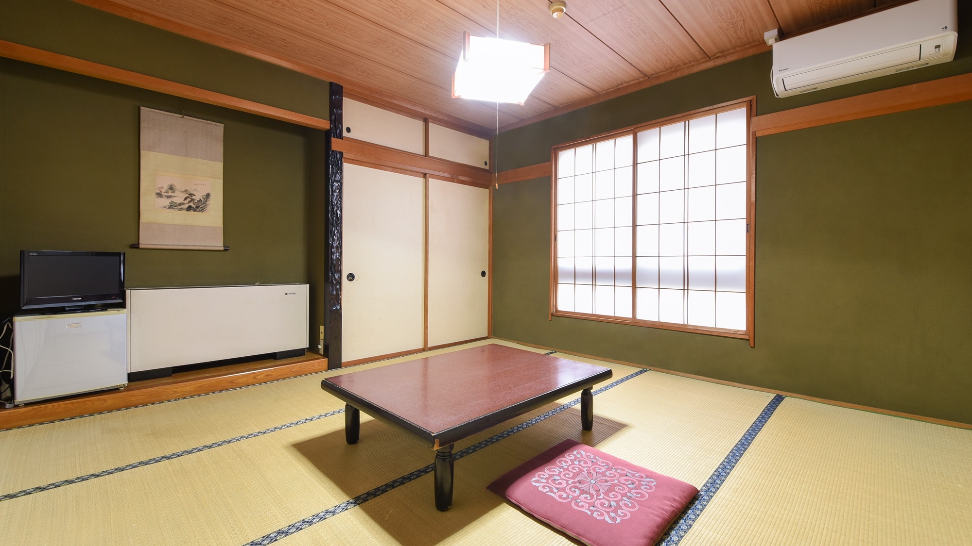 *[Room] Example of a Japanese-style room with 8 tatami mats