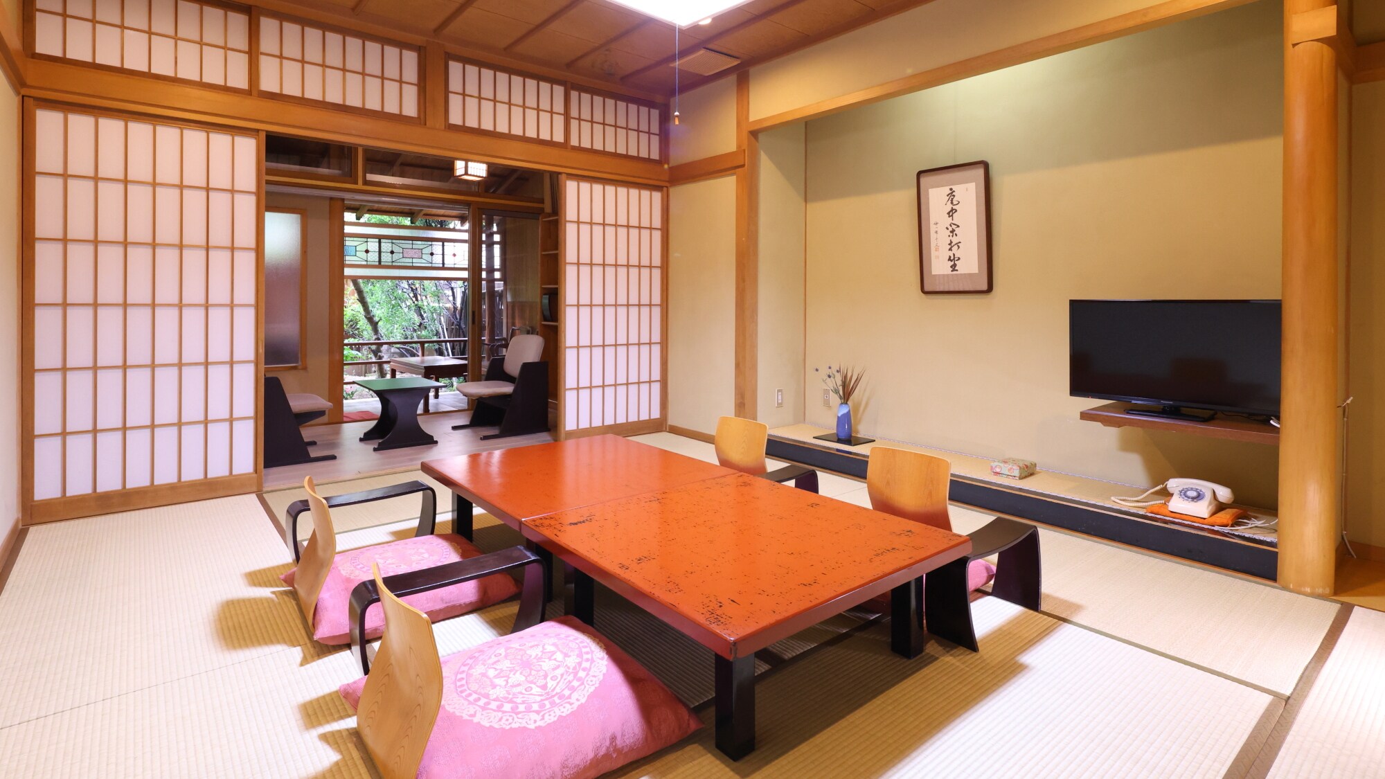 Guest room with open-air bath: 10 tatami mats