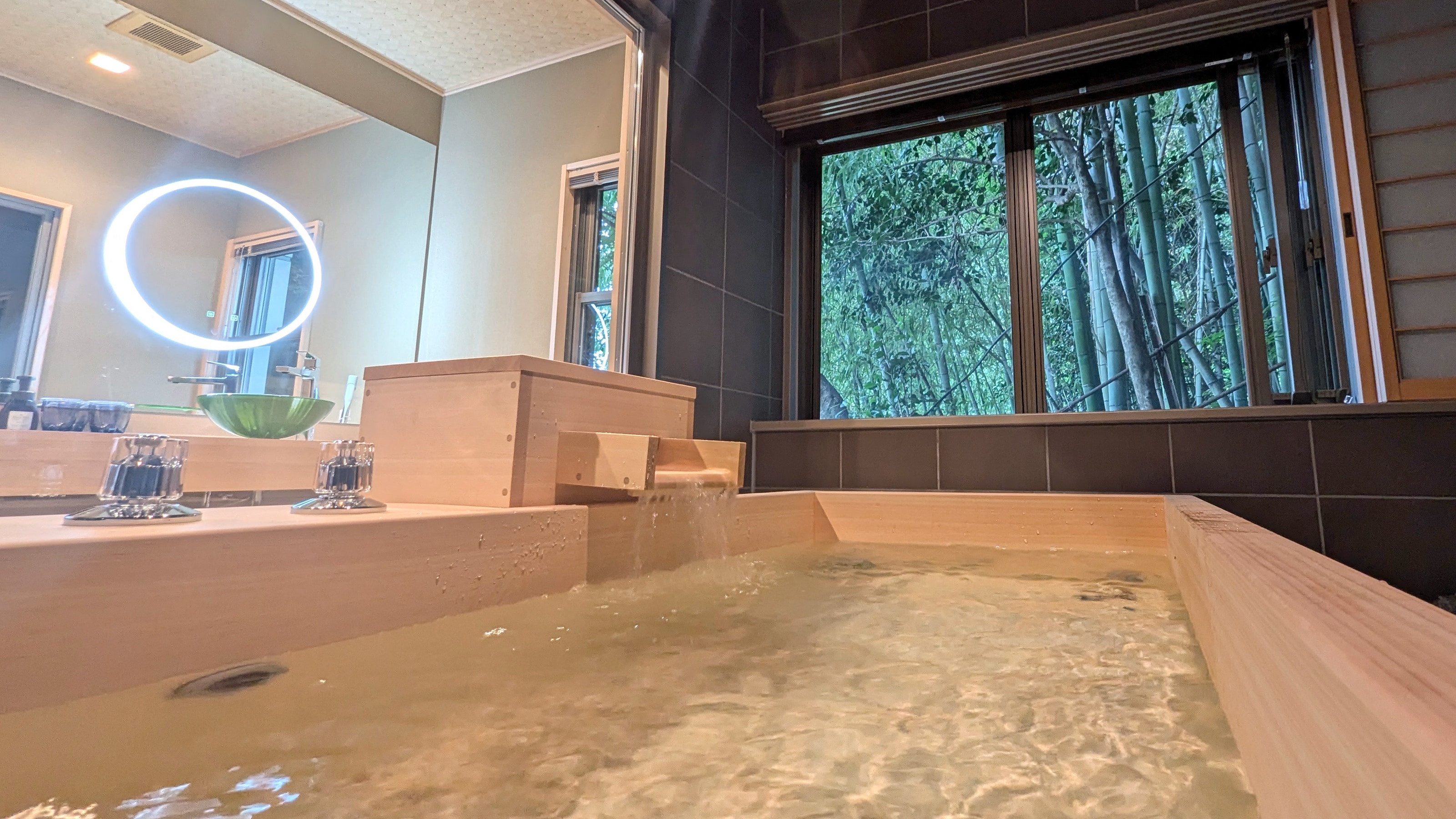 New guest room "Kyanowa Room Minogawa" - a semi-open-air bath overlooking the bamboo forest