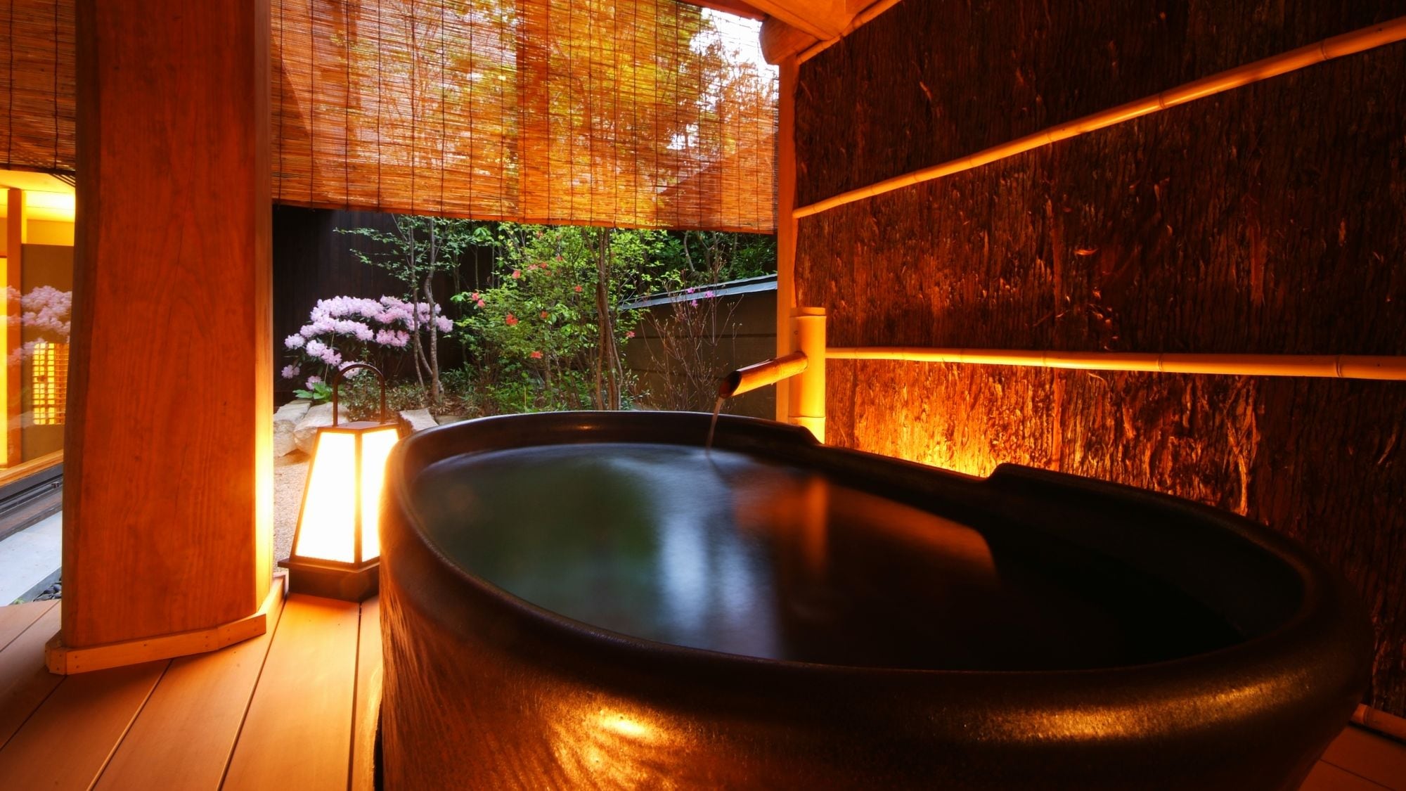 Guest room with open-air bath (pottery bath)