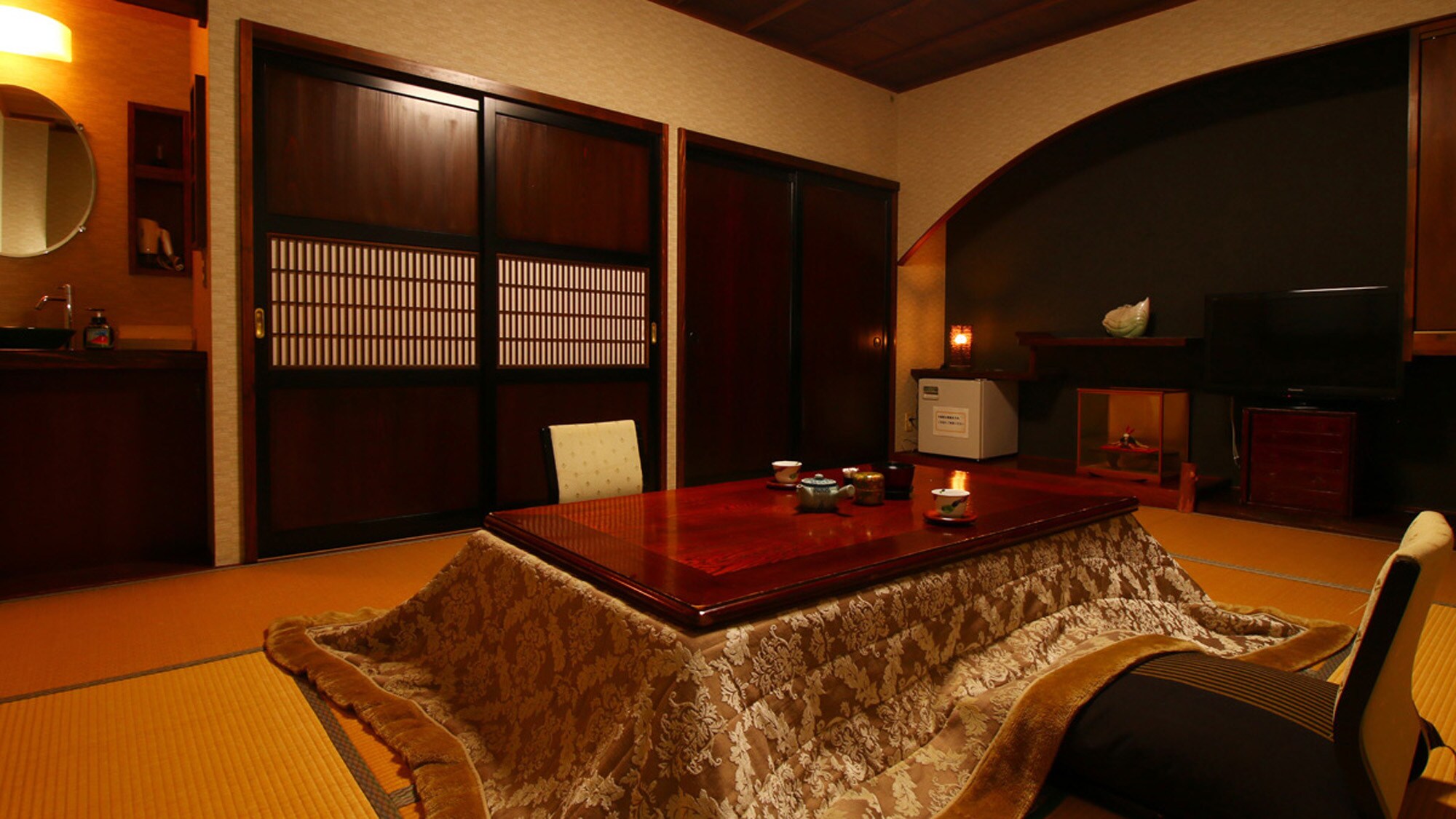 ■ [Guest room example: Iris Room (10 tatami mats)] A room with a chic and calming atmosphere.
