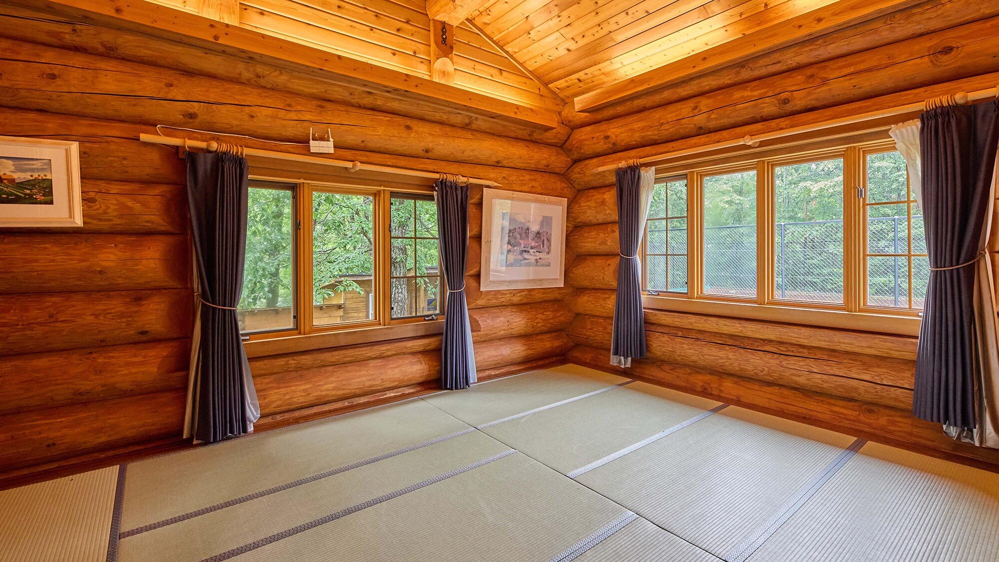 ・[Grace] Japanese-style bedroom on the first floor. It is 12 tatami mats in size and spacious, so you can sleep comfortably.