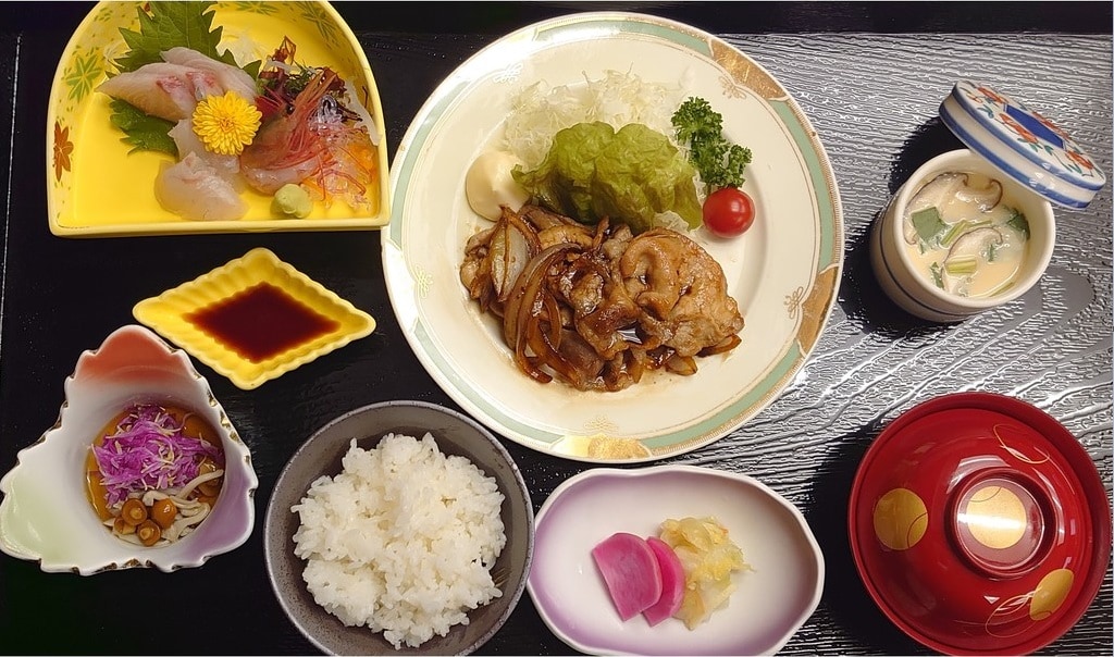 Ginger pork sashimi set meal