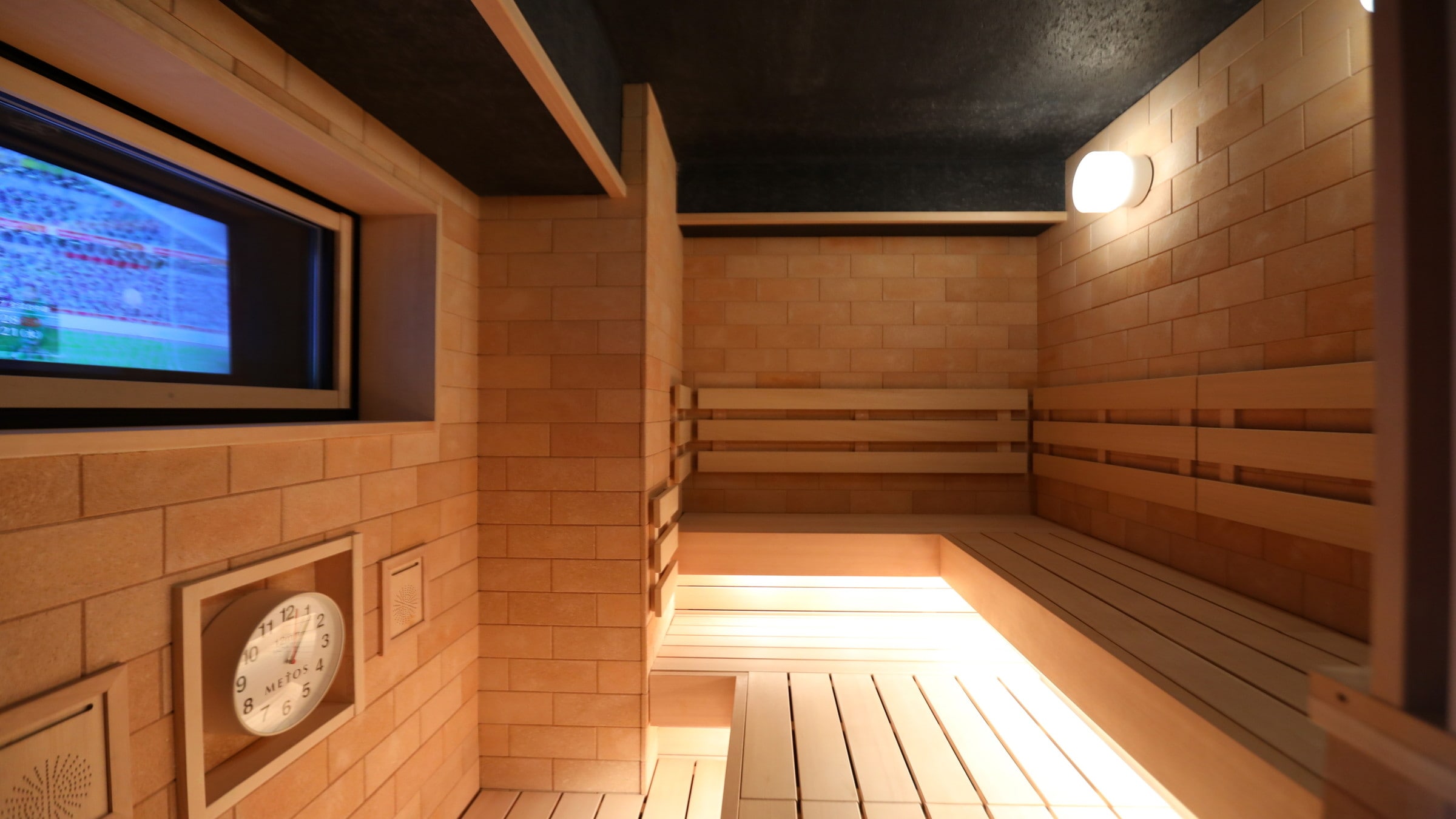 【”黒湯”天然温泉大浴場・女子】　高温サウナ（約95℃～96℃）