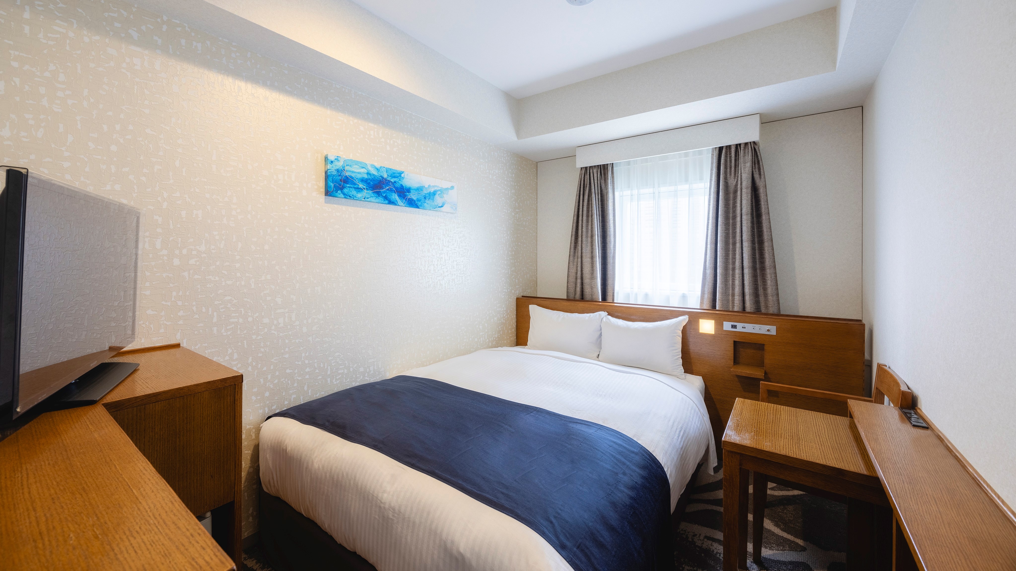 <Renovated Casual Double Room (example)> Area 13.0㎡/Bed width 140cm