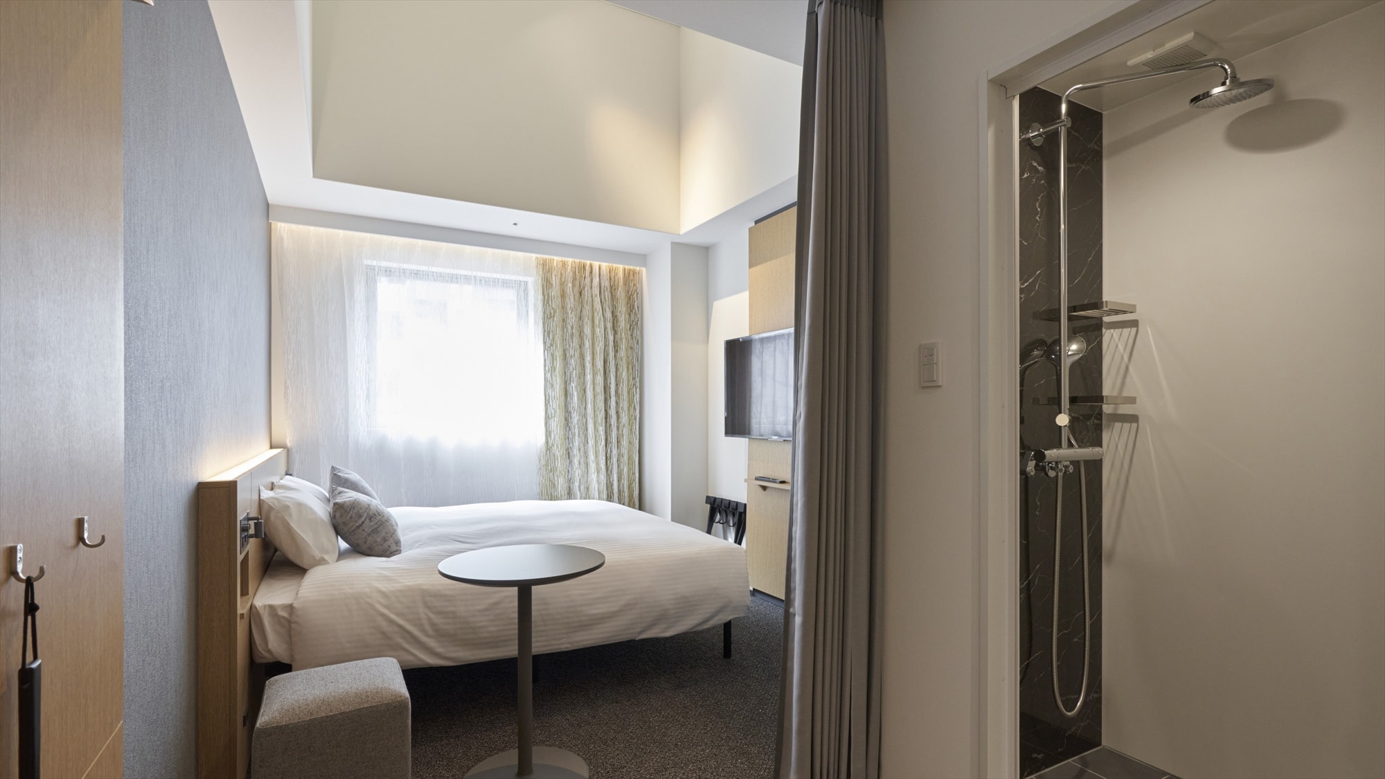 [Universal King] A king-size bed (180cm width) is available in the universal design room.