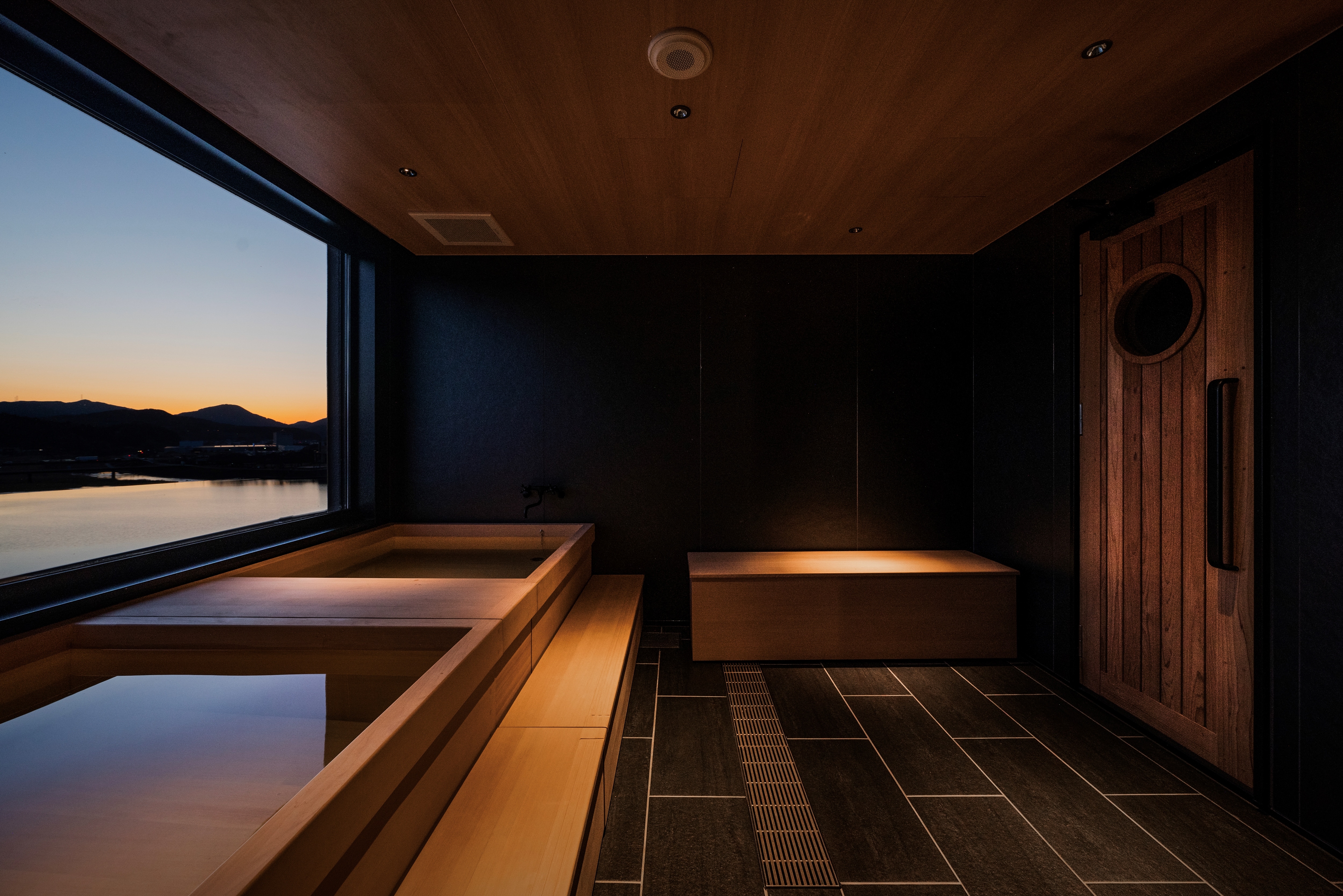 River view bathroom (Sauna Suite 1) offers both a cold bath and a hot spring bath!