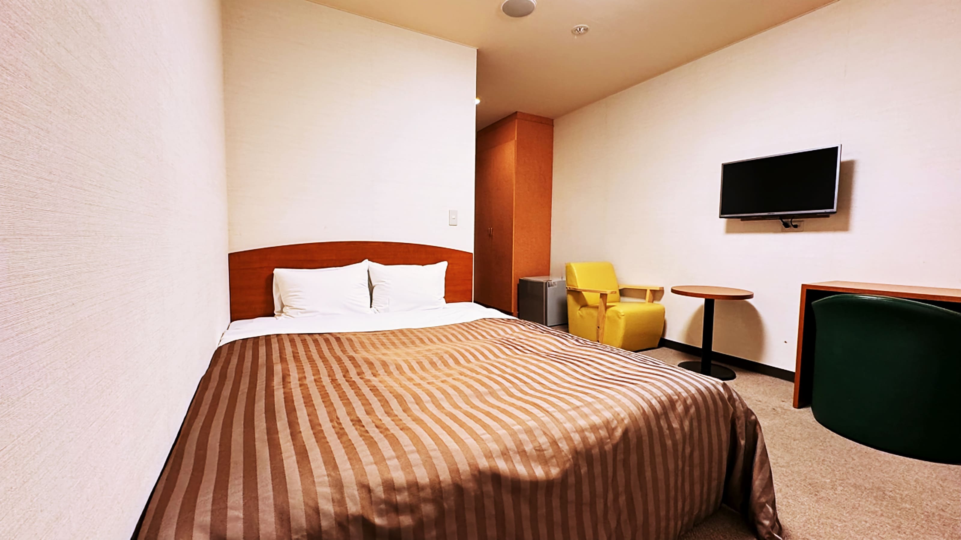 Western-style room (double bed) Example