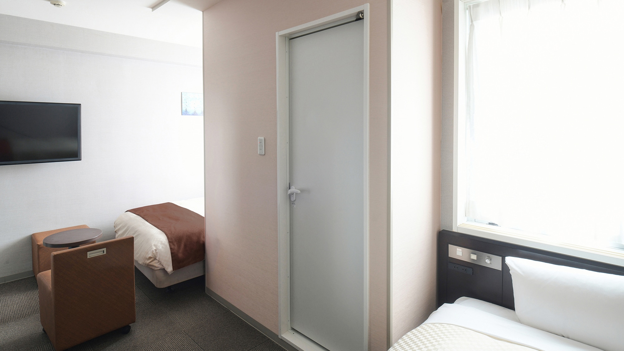 A twin room with plenty of space for a comfortable stay.