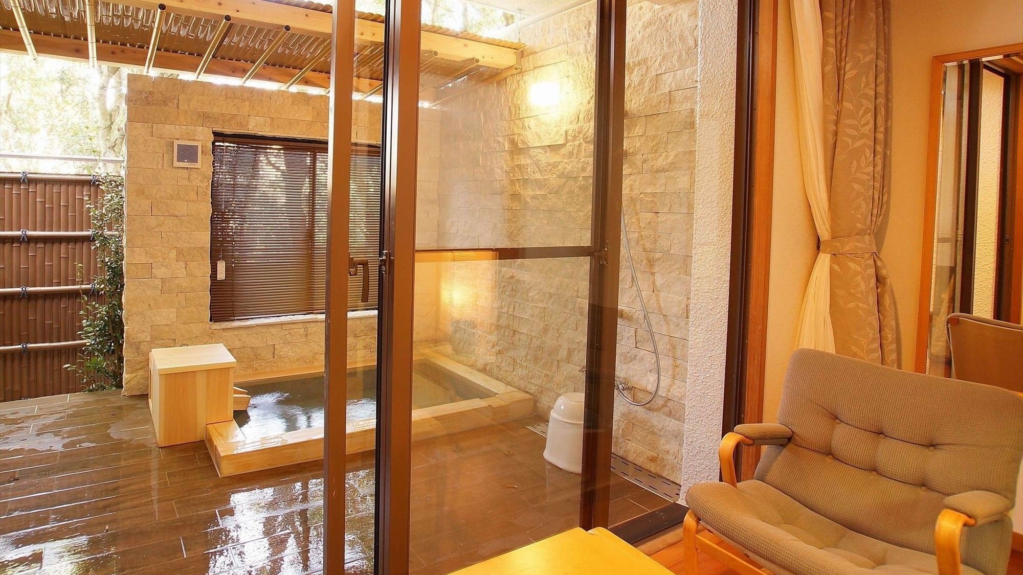 [Japanese-style room with hot spring open-air bath] We have a spacious hot spring open-air bath.