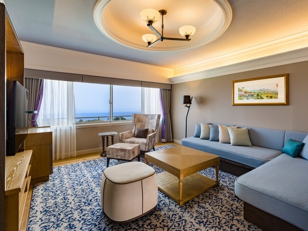 Ocean view suite (living room)