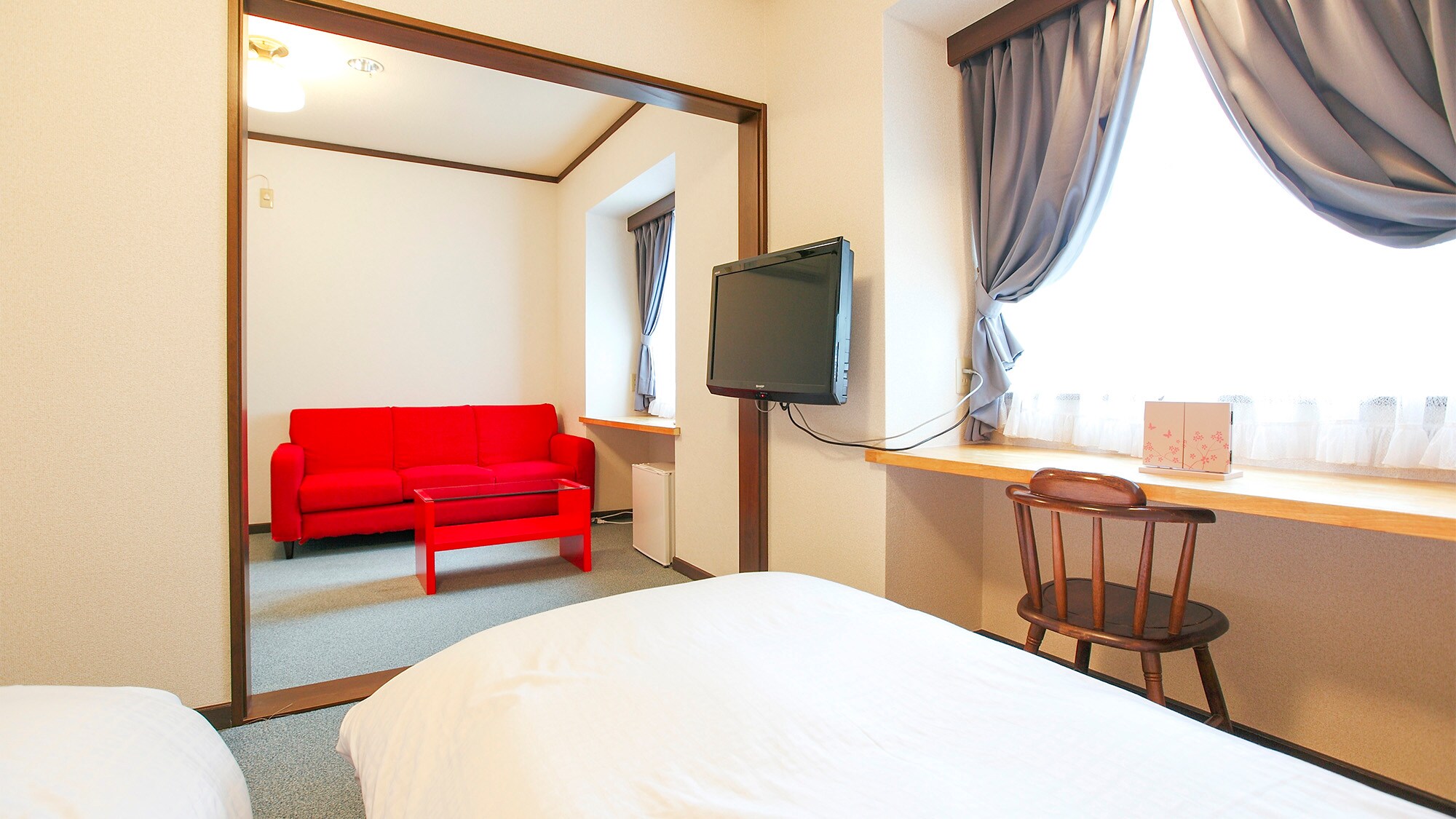・[Non-smoking] Twin (201): Twin room with unit bath