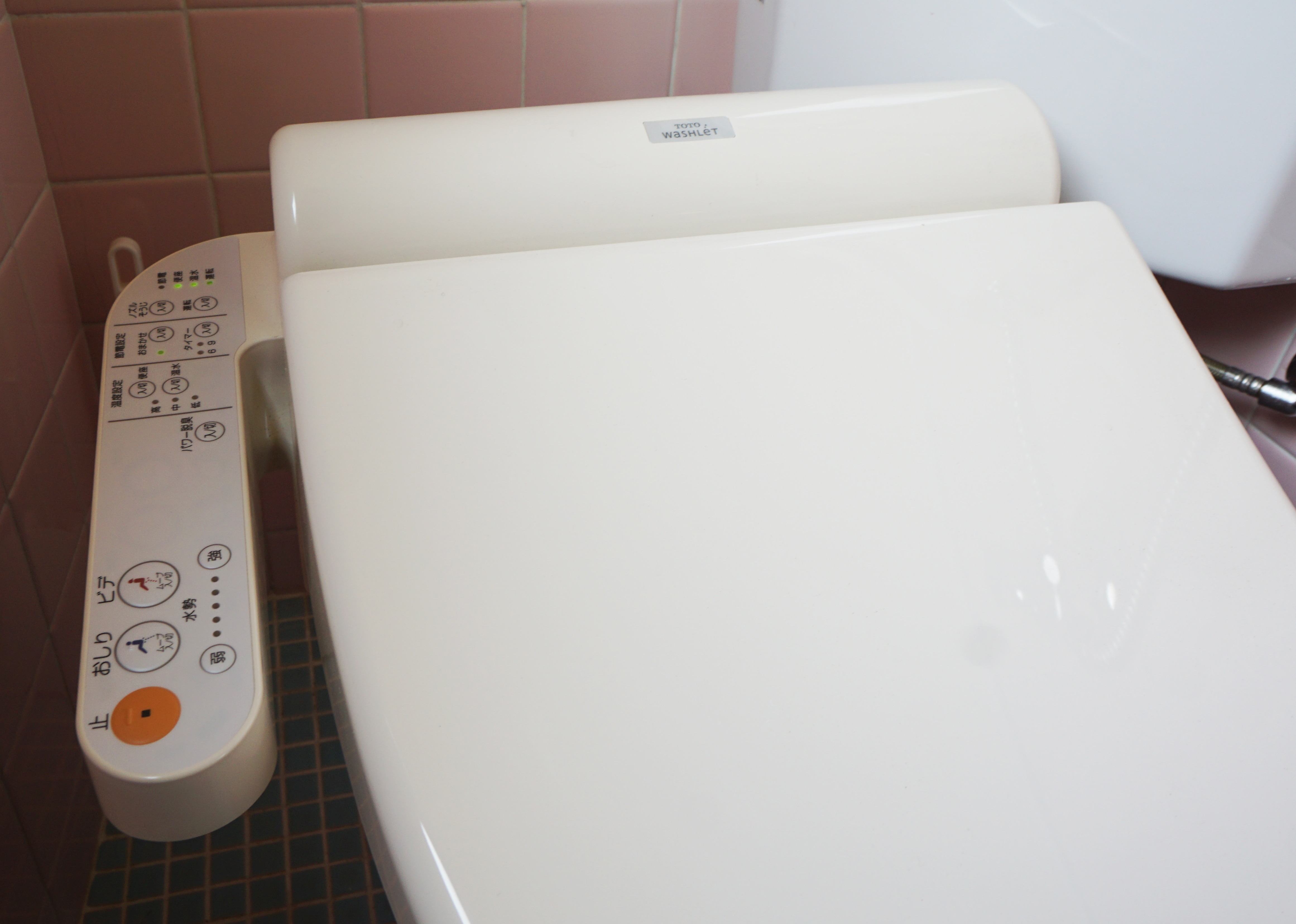 The toilet is equipped with a washlet.