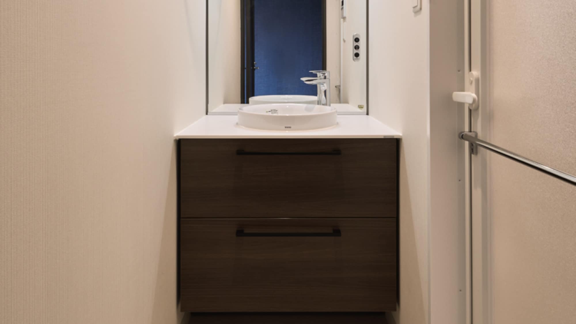 Guest room: Washroom