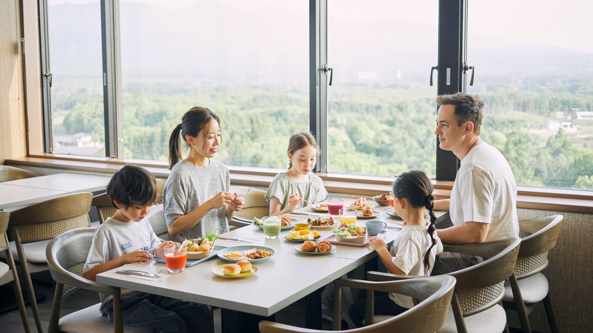 [Restaurant] Enjoy a relaxing and quiet time in a cozy atmosphere.