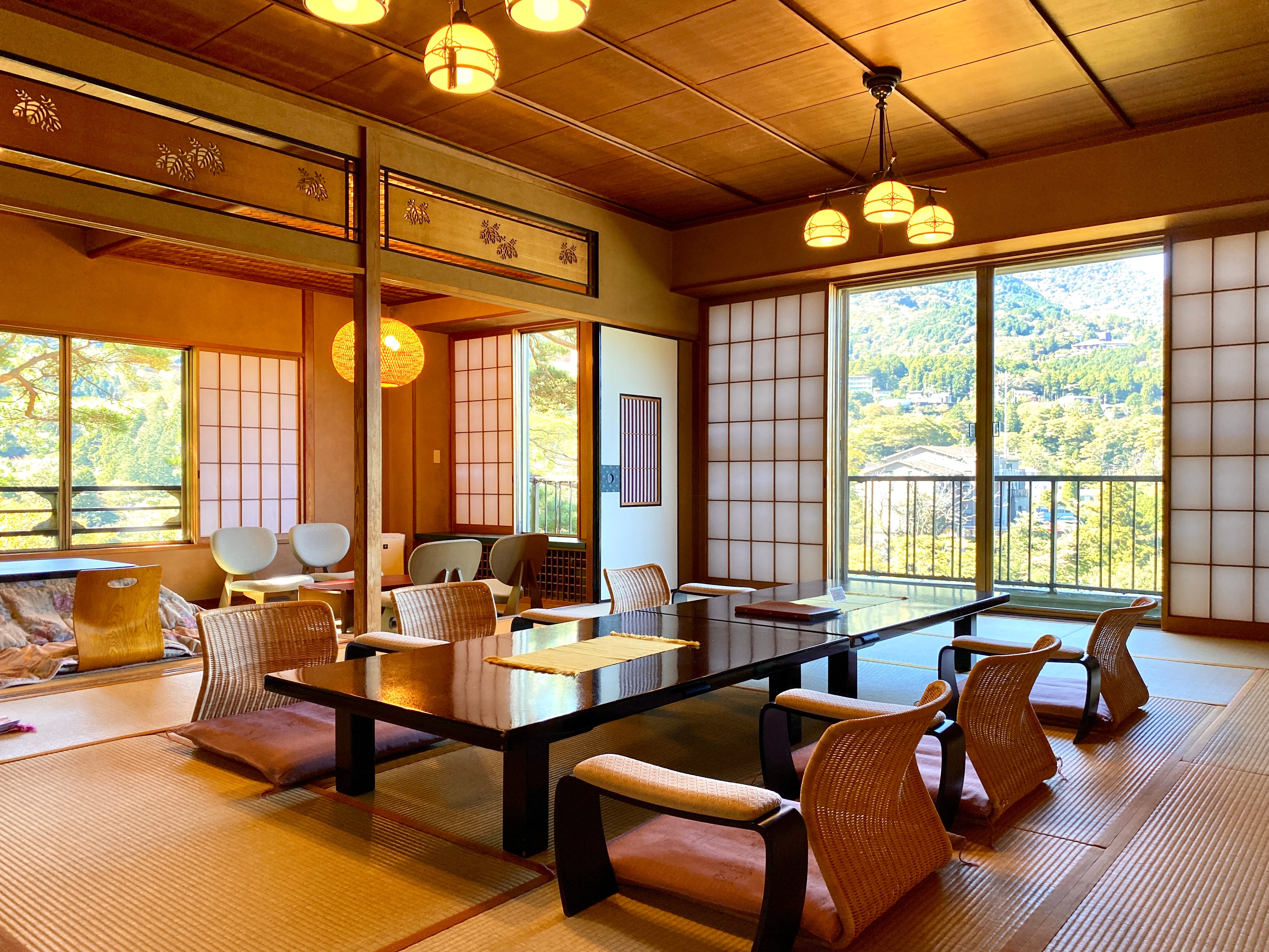 VIP room (17.5 tatami mats + next room + western style room + Japanese cypress bath)