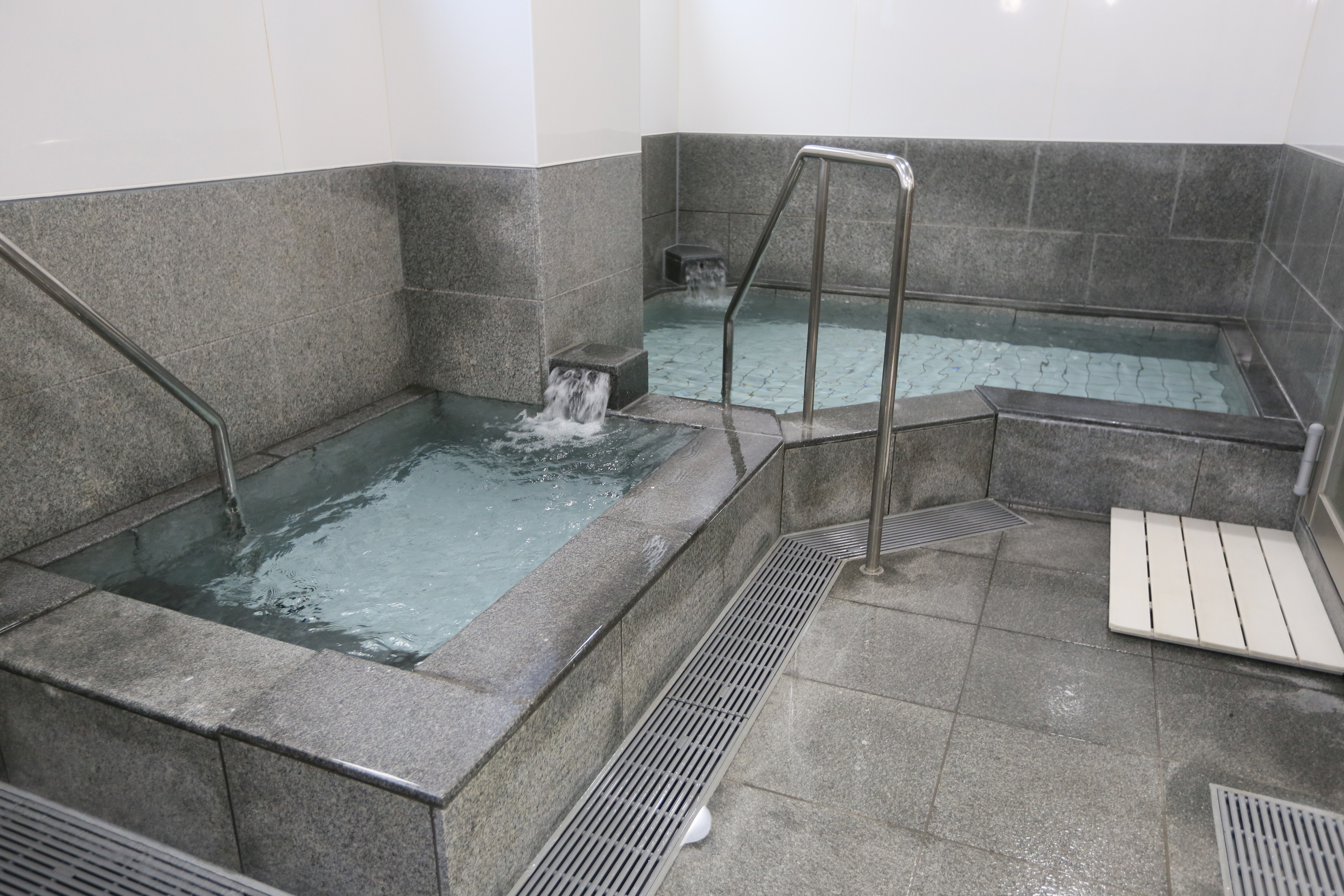 Women's large bath