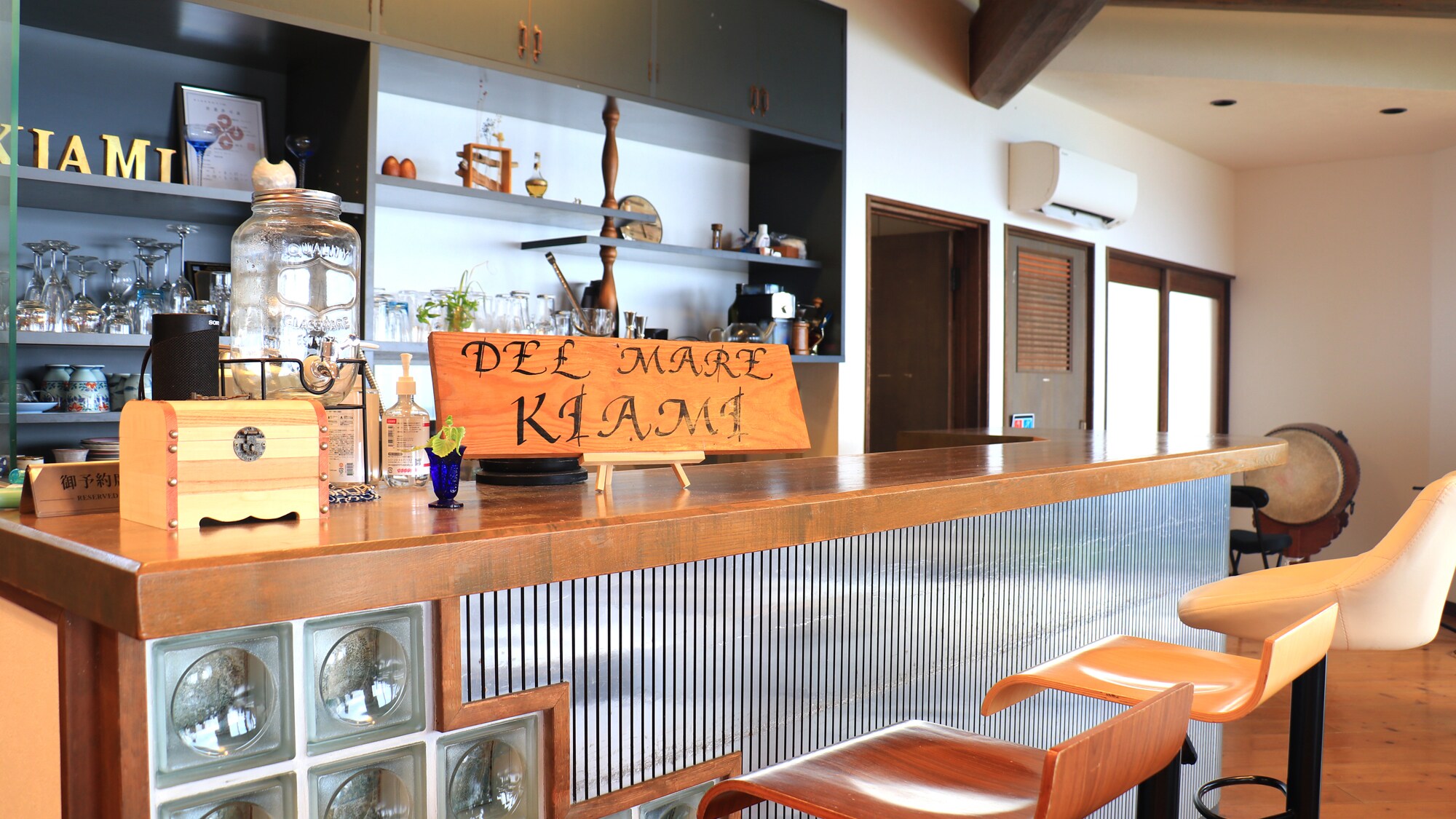 [Living/dining room]