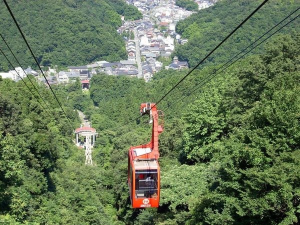 If you take the ropeway to the top, you can see the whole of Kinosaki Onsen surrounded by the sea and mountains.