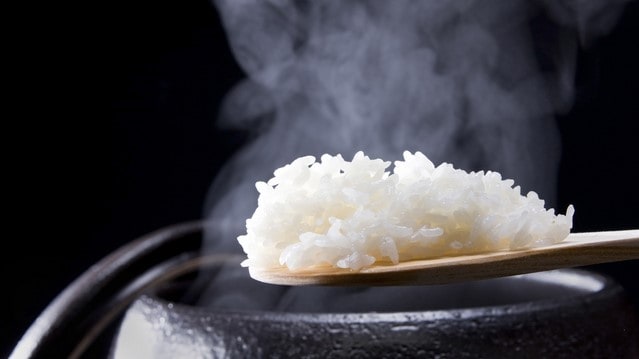 [Breakfast] Freshly cooked rice in a clay pot