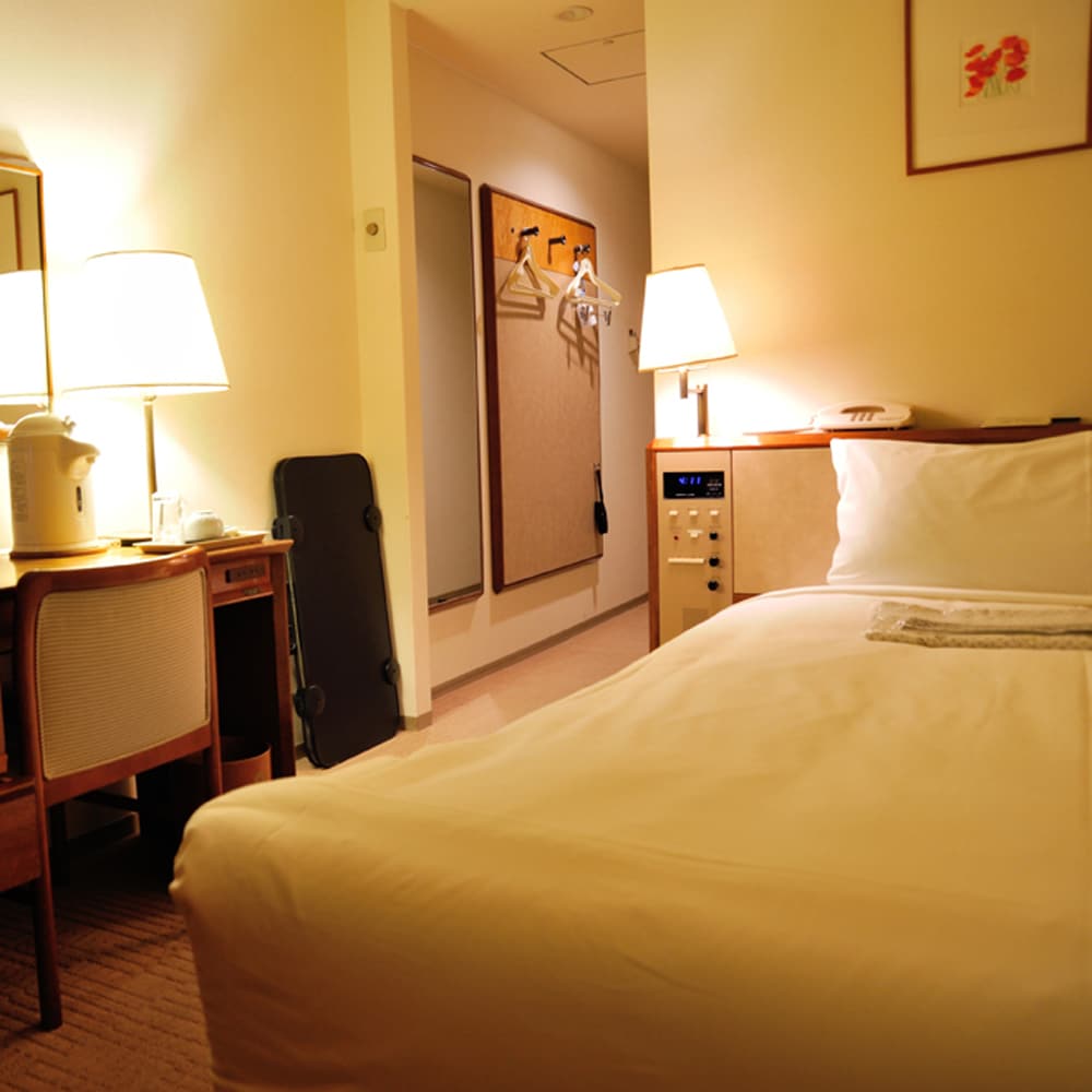 Standard Single (5th to 8th floors) Size: 16 square meters Bed width: 200cm x 110cm