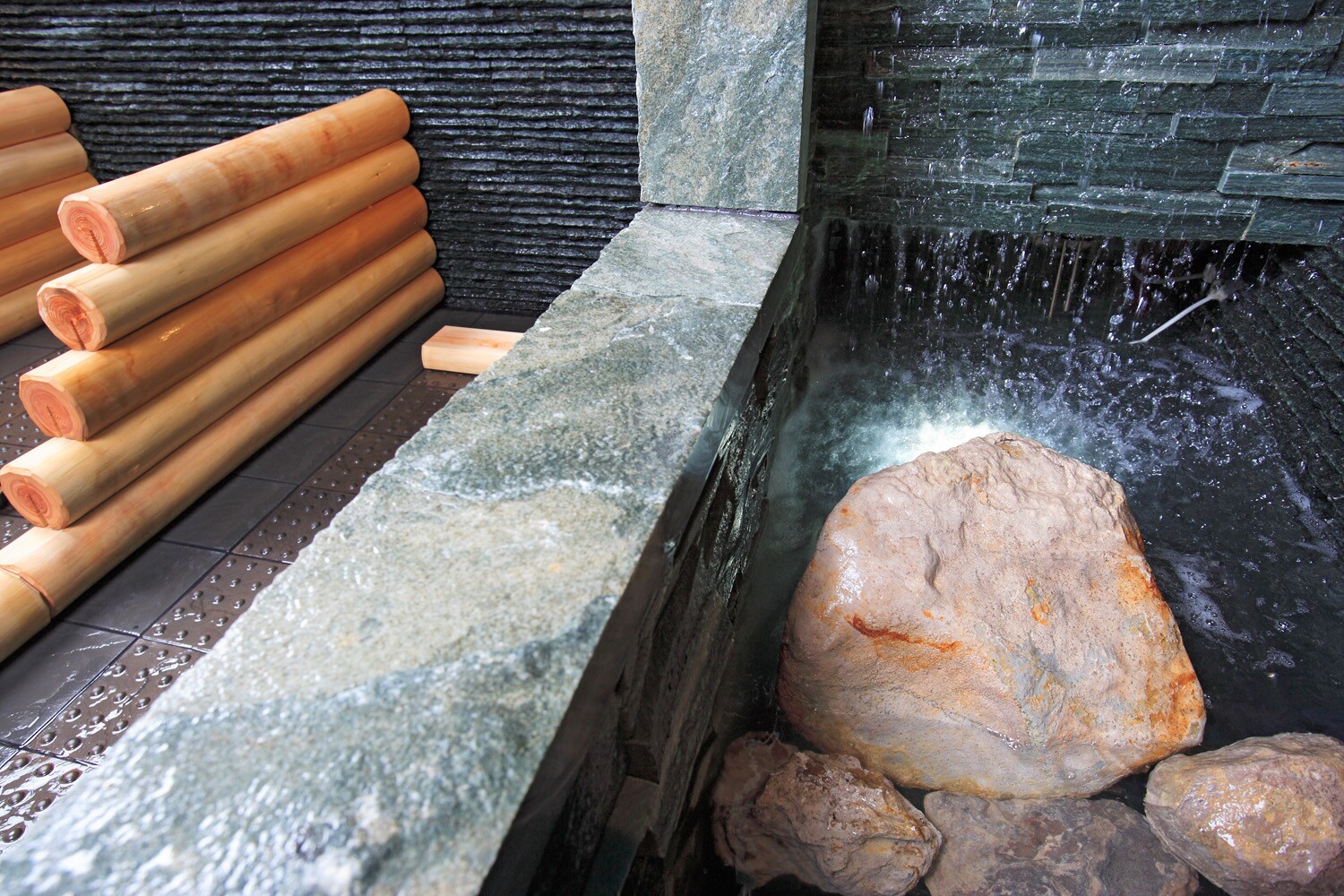 Beitou stone and bedrock bath