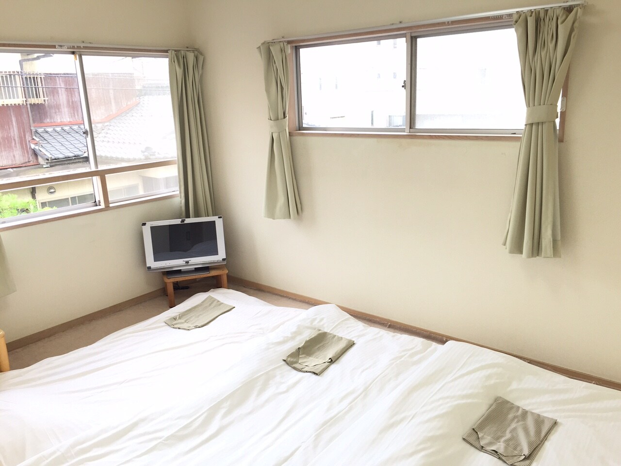 Kamar bergaya barat bebas rokok di lantai 2